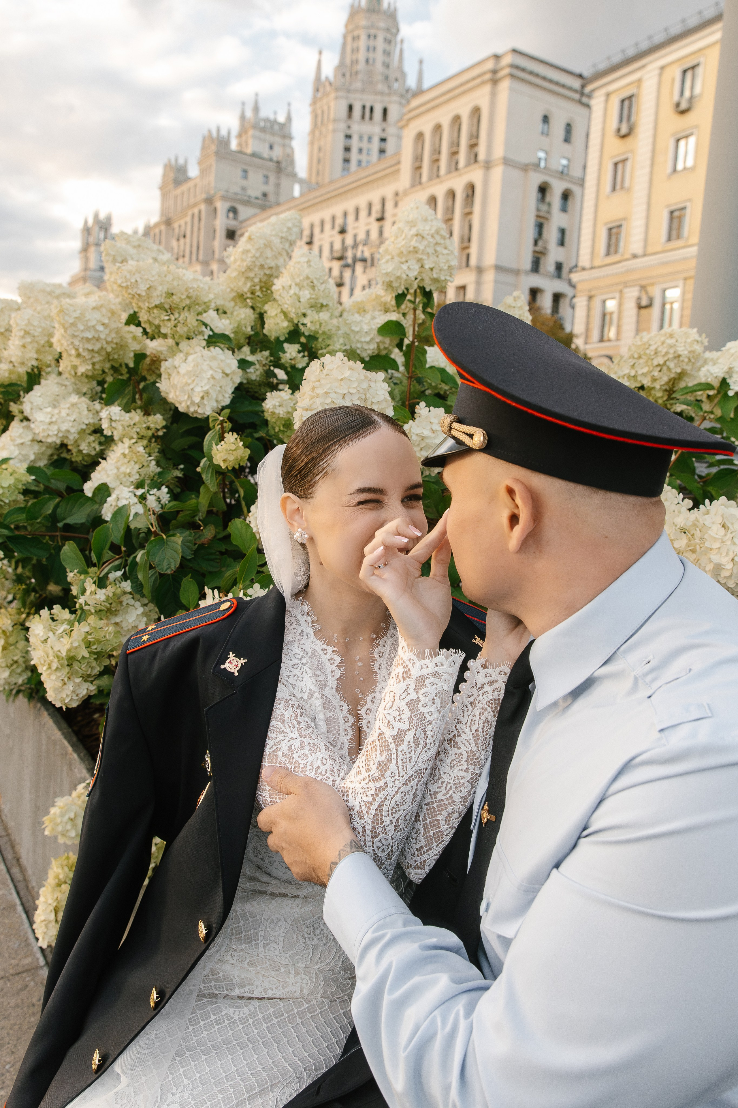 Свадебный фотограф в Москве и Домодедово, свадебная фотосессия в Таганском Дворце бракосочетания, свадебная фотосессия в Таганском ЗАГСе,  свадебная съёмка в центре Москвы, свадебная фотопрогулка по Котельнической набережной, свадебный фотограф Анна Авилочкина