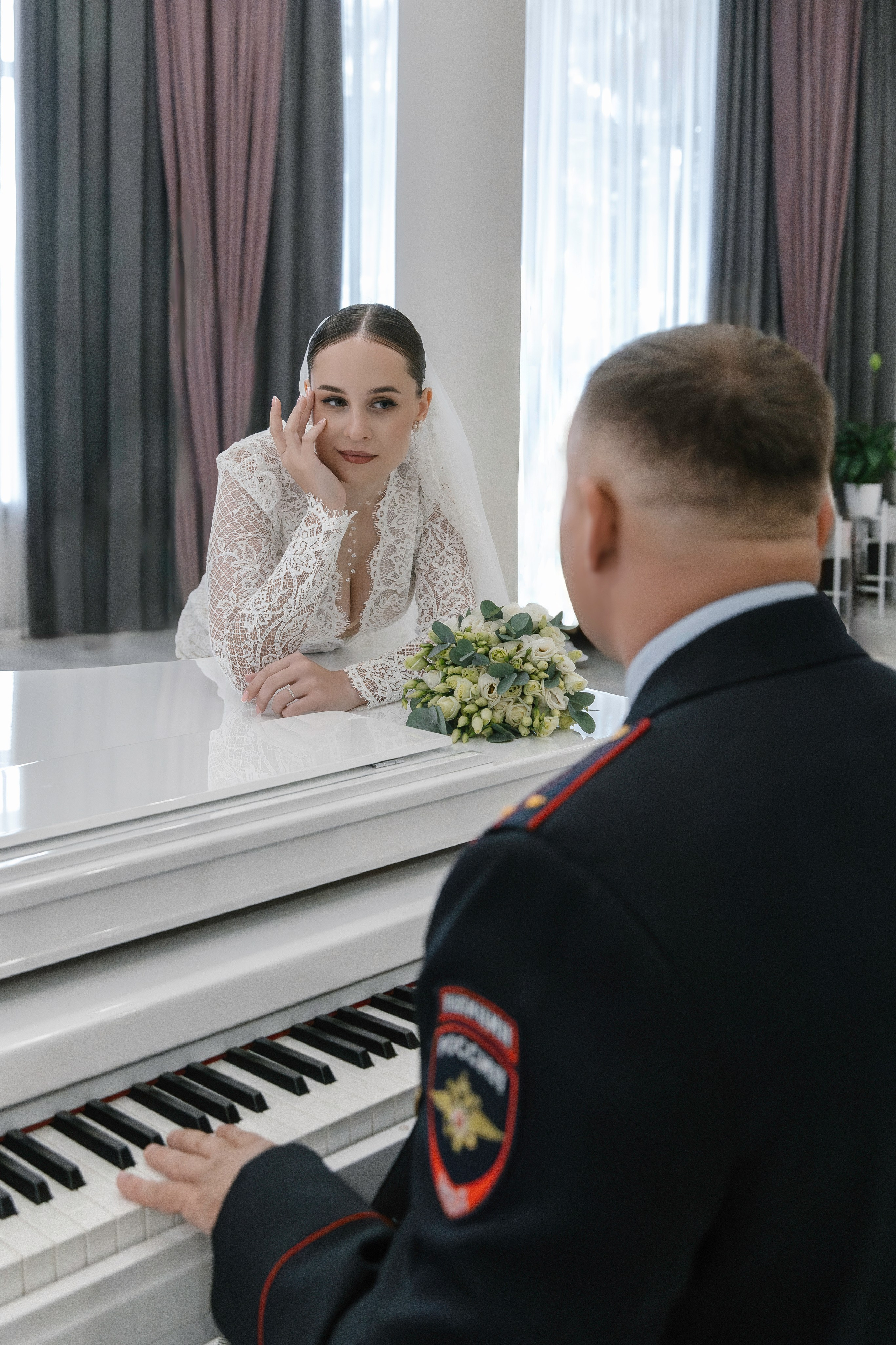 Свадебный фотограф в Москве и Домодедово, свадебная фотосессия в Таганском Дворце бракосочетания, свадебная фотосессия в Таганском ЗАГСе,  свадебная съёмка в центре Москвы, свадебная фотопрогулка по Котельнической набережной, свадебный фотограф Анна Авилочкина