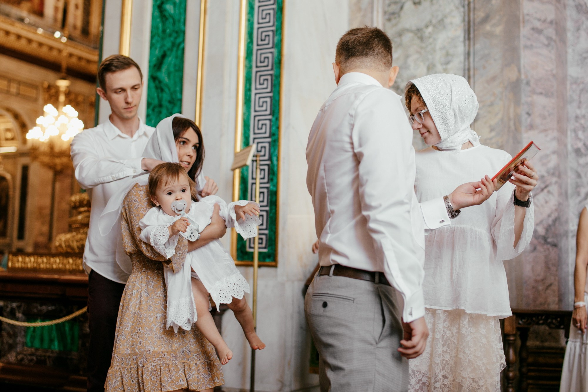 Крещение ребенка в Исаакиевском соборе СПб. Фотограф крещение венчание в Петербурге! Помогает подобрать храм и посоветовал душевного батюшку в СПб