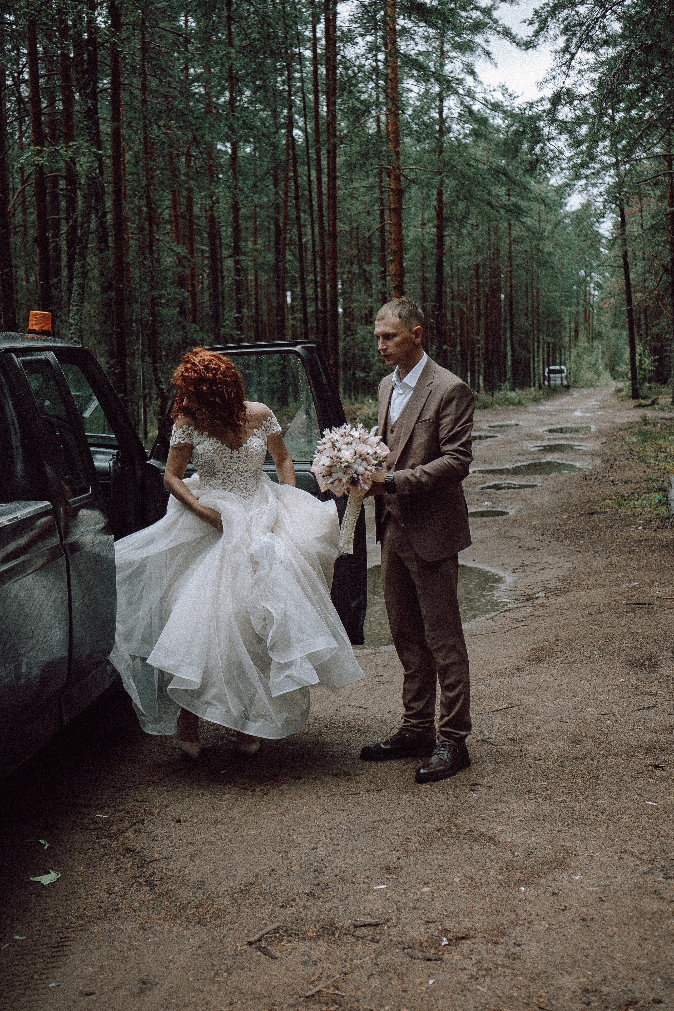 СВАДЕБНАЯ ФОТОСЕССИИЯ ПАРЫ В ГОРОДЕ ПРИОЗЕРСК В СОСНОВОМ ЛЕСУ И С ПИКАПОМ. Профессиональный фотограф, Санкт-Петербург — Виктория Богомолова