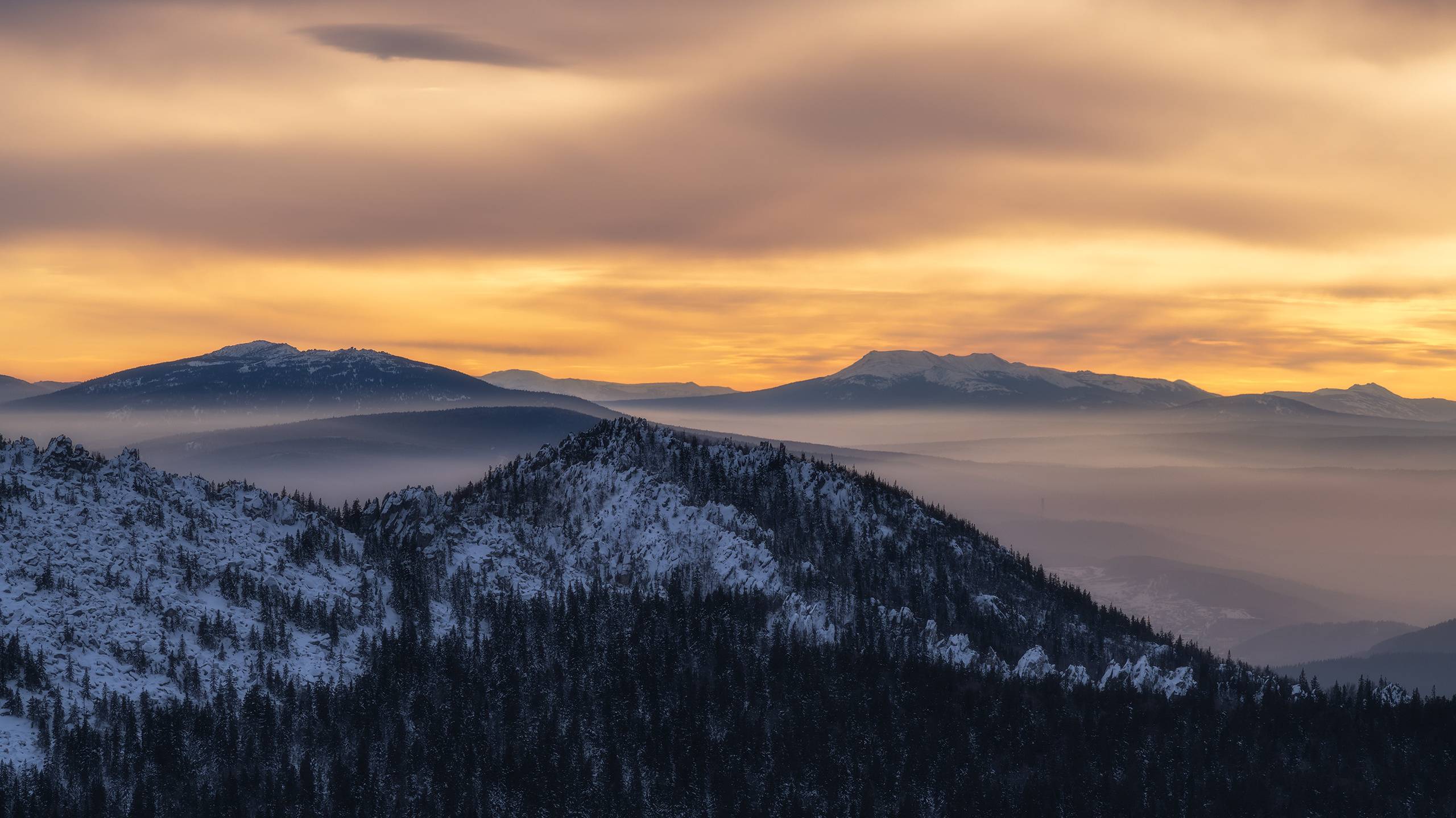 Закат в горах Таганая