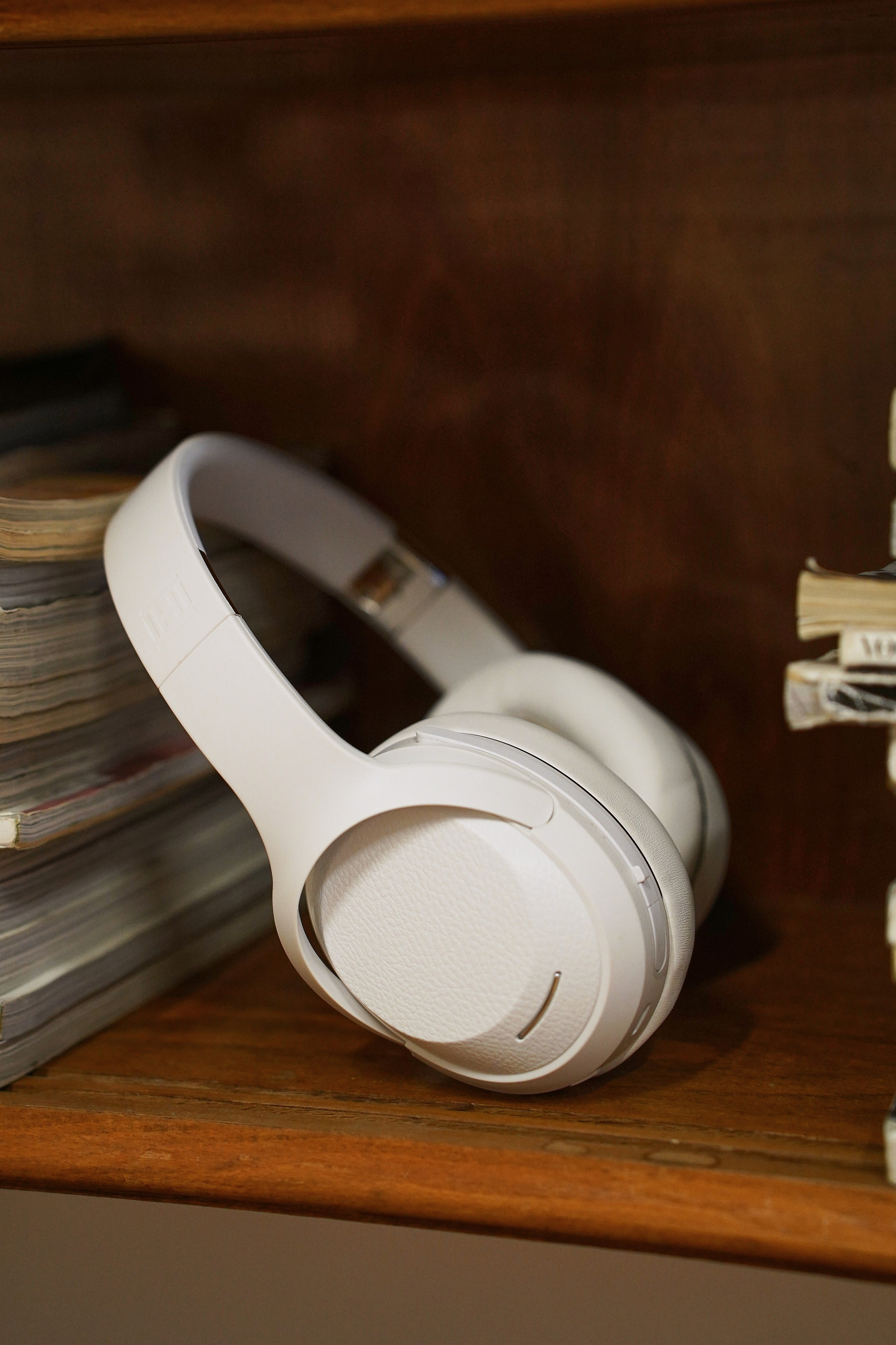 Наушники в интерьере. Фотограф