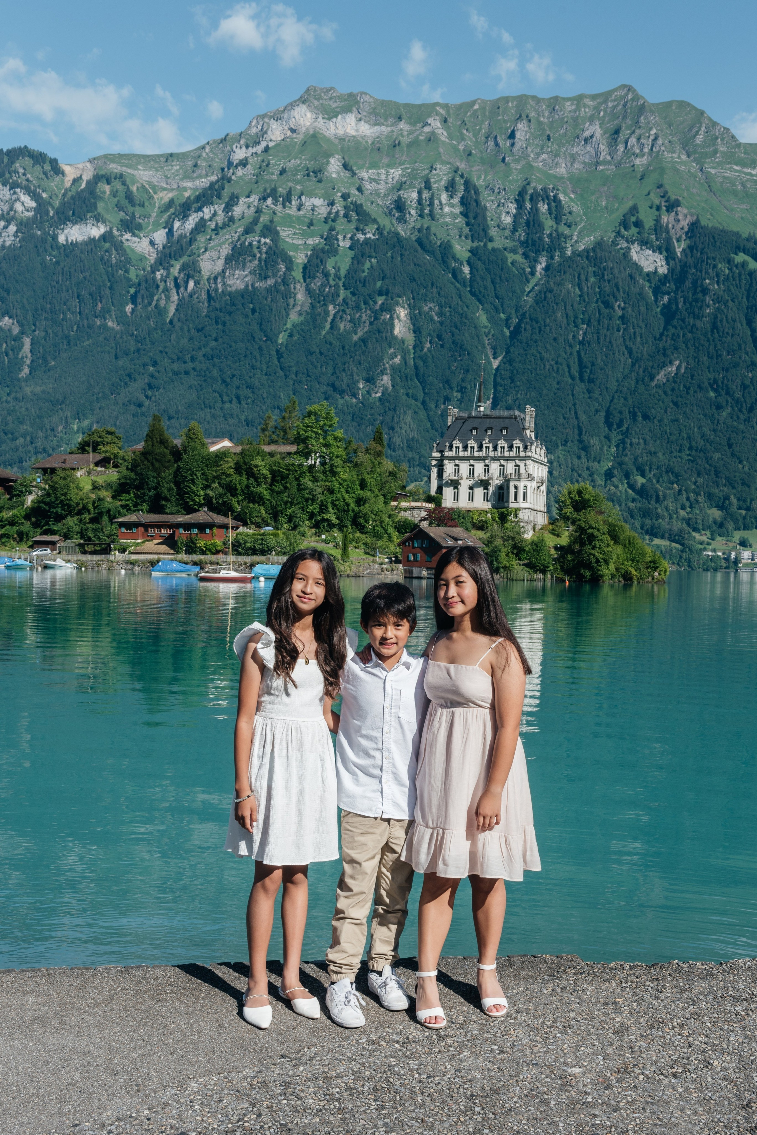 Jon, Michelle, Camille, Gabriel and Hannah (Iseltwald, Suisse). Photographe en Suisse et en Europe Anna Alekseenko