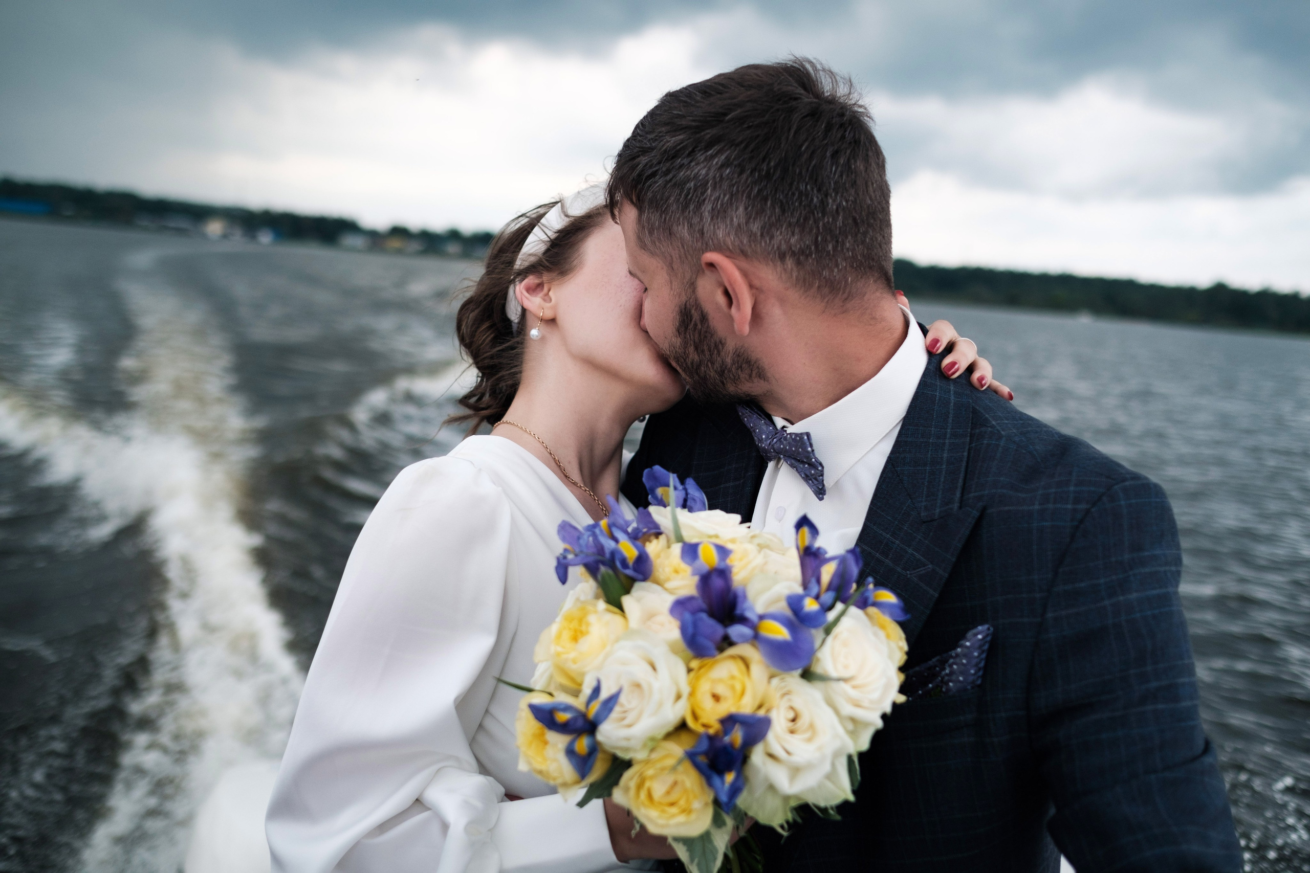 Венчание и прогулка на катере Александра и Софии. Фотограф в Москве Максим Скоробогатов