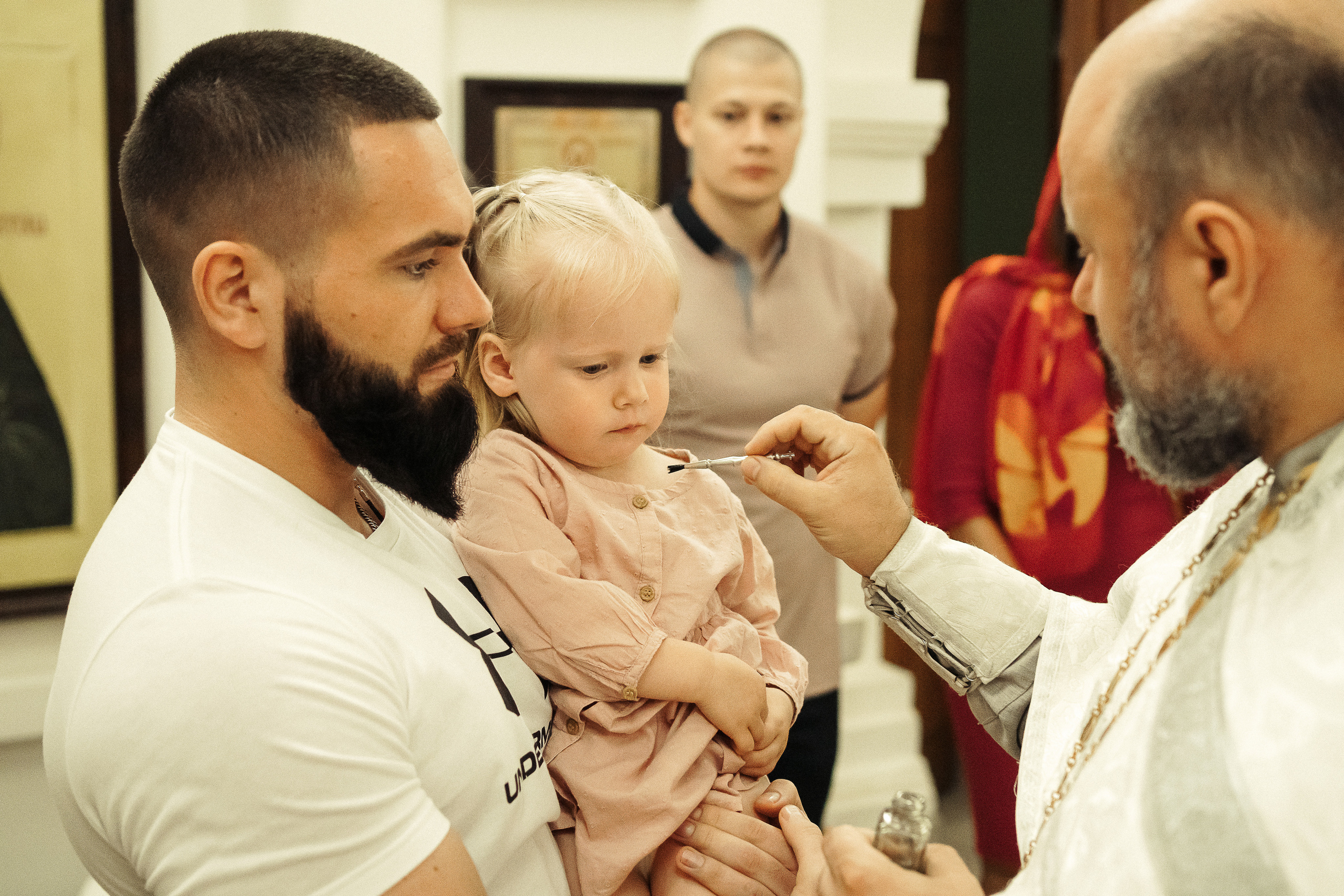 Крещение девочки 2 лет в храме Архангела Михаила, г. Красноярск. Фотограф для семей и экспертов в г. Воронеж Ирина Круглова