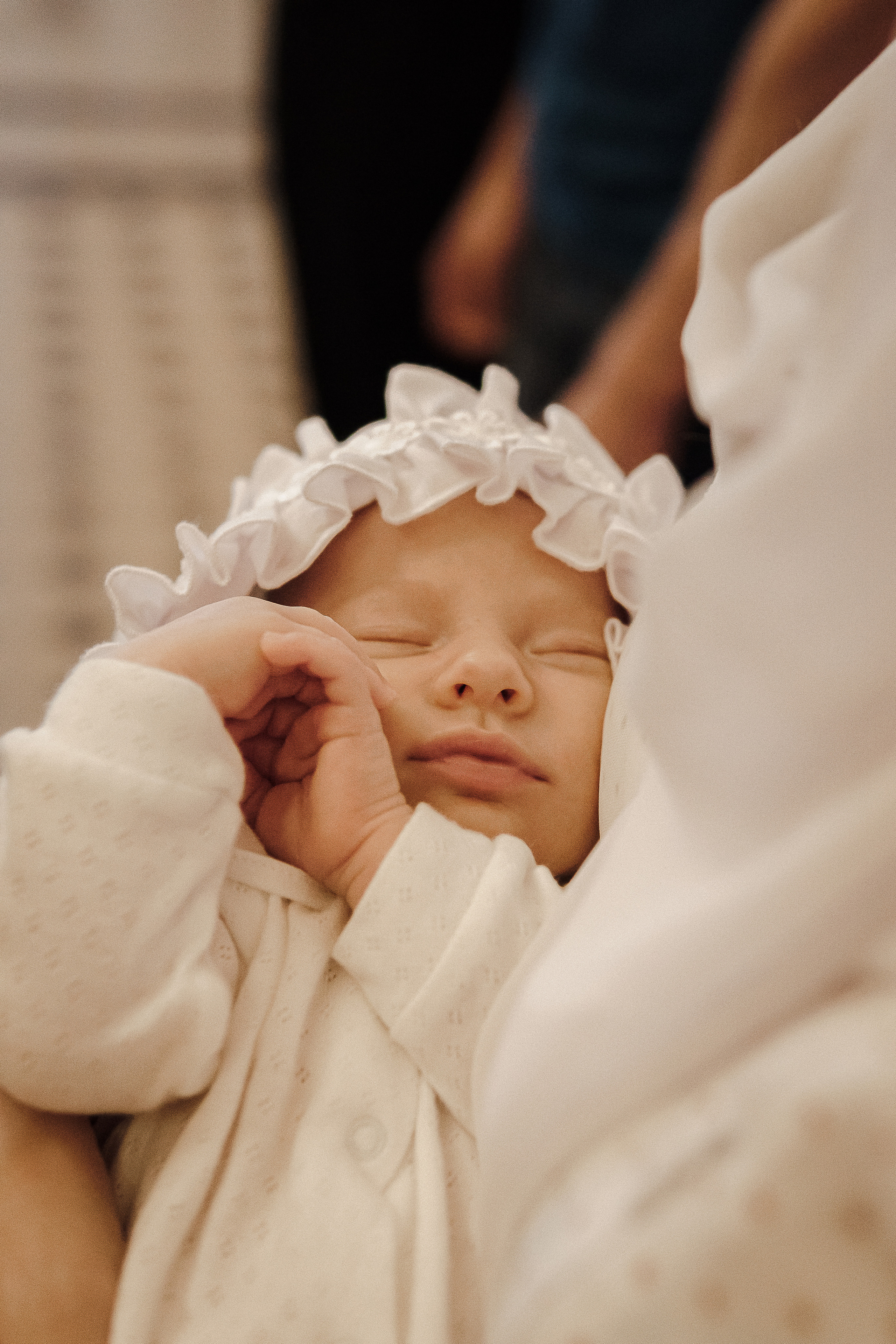 Младенец в красивом чепце. Крестильный набор. Где купить крестильный набор в Воронеже