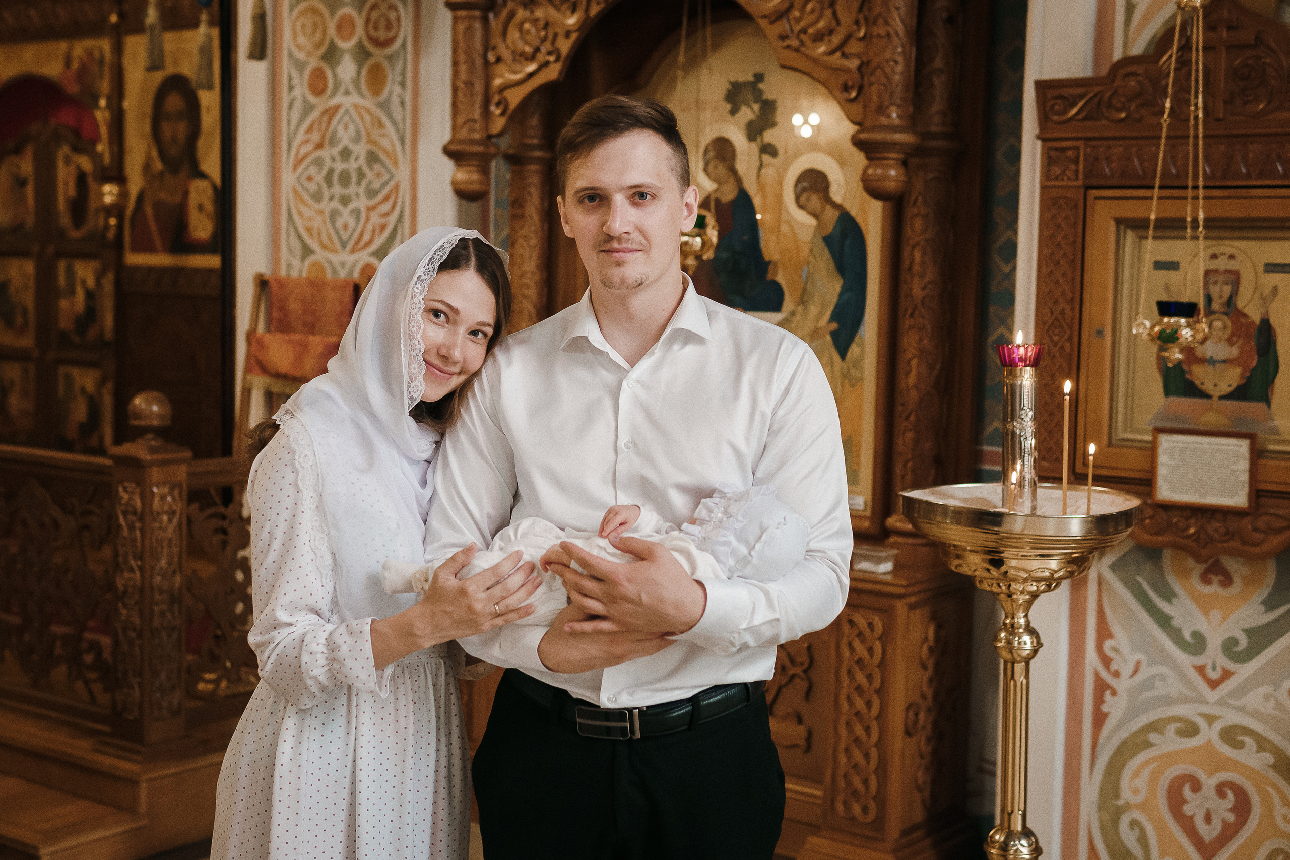 Портрет родителей с маденцем после крестин. Фотограф на крестины в Воронеже