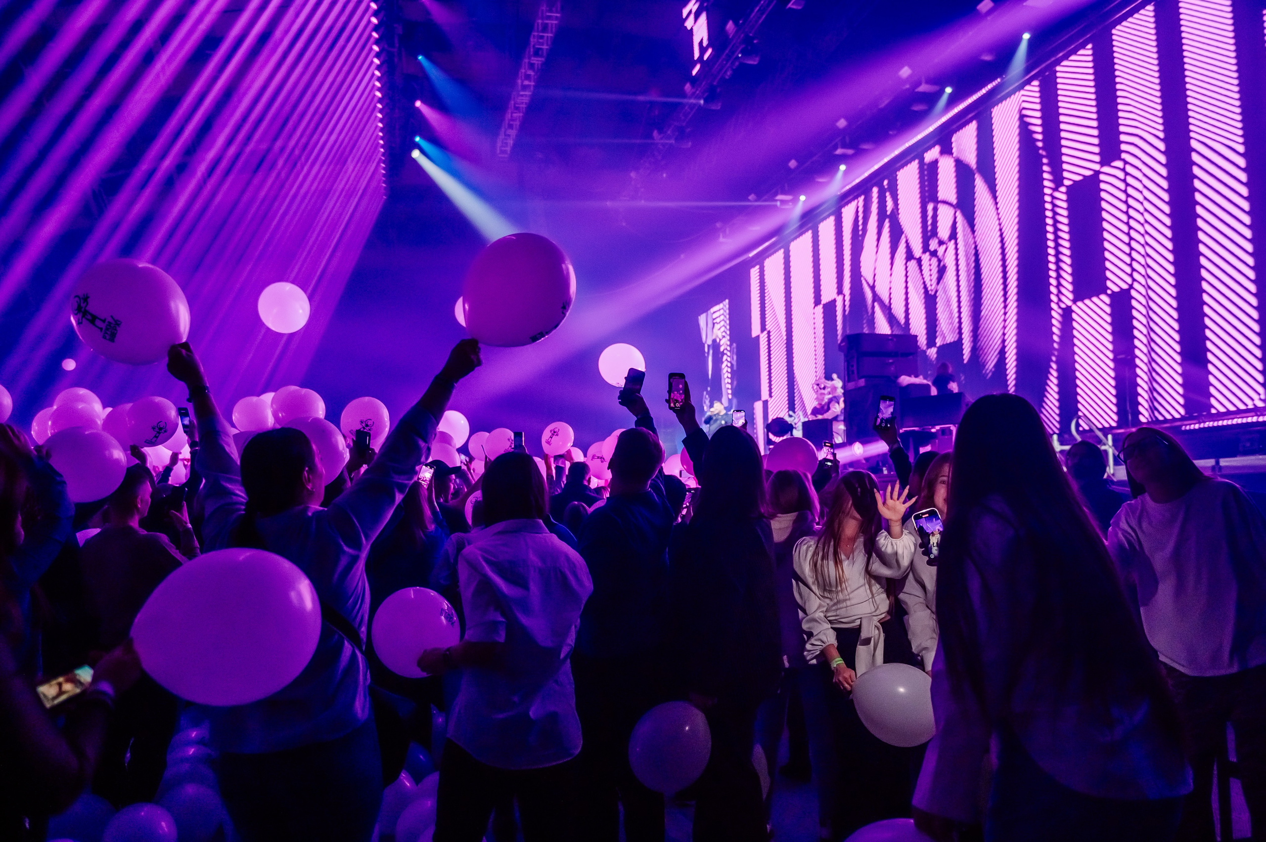 Руки вверх в Ледовом Дворце 15.11.2025. Детский фотограф, семейный фотограф и репортажи в Кемерово