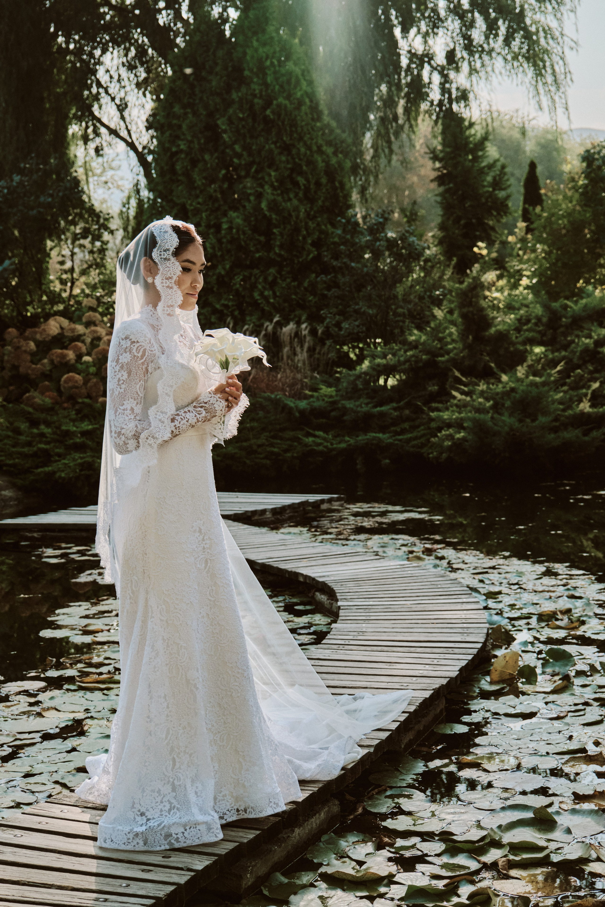 Садовая рапсодия свадебная фото прогулка в городе Алматы. Видеограф и Фотограф в Алматы и Астана