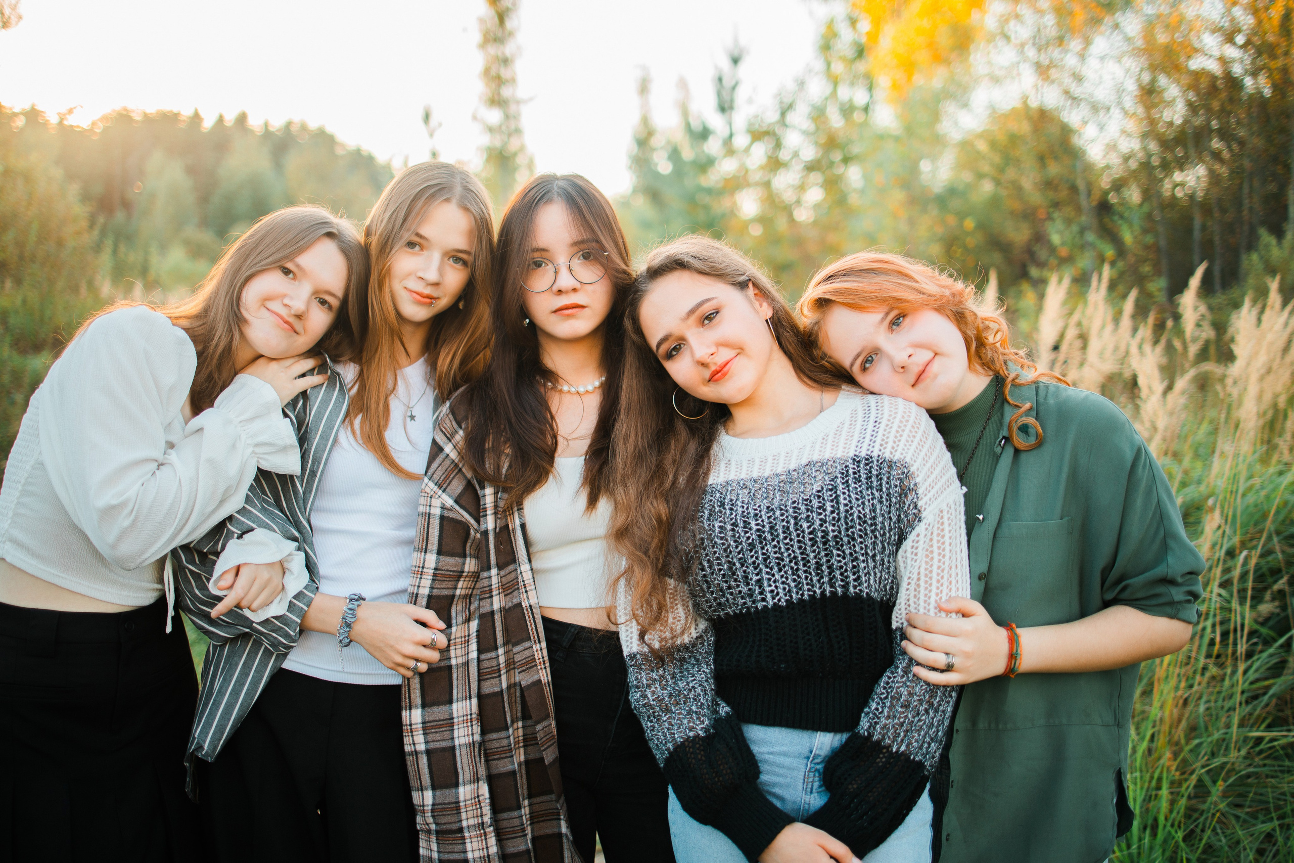 Осенняя фотосессия для выпускных альбомов 11 классов в Тарусе 2025 год. Выпускные альбомы в Серпухове