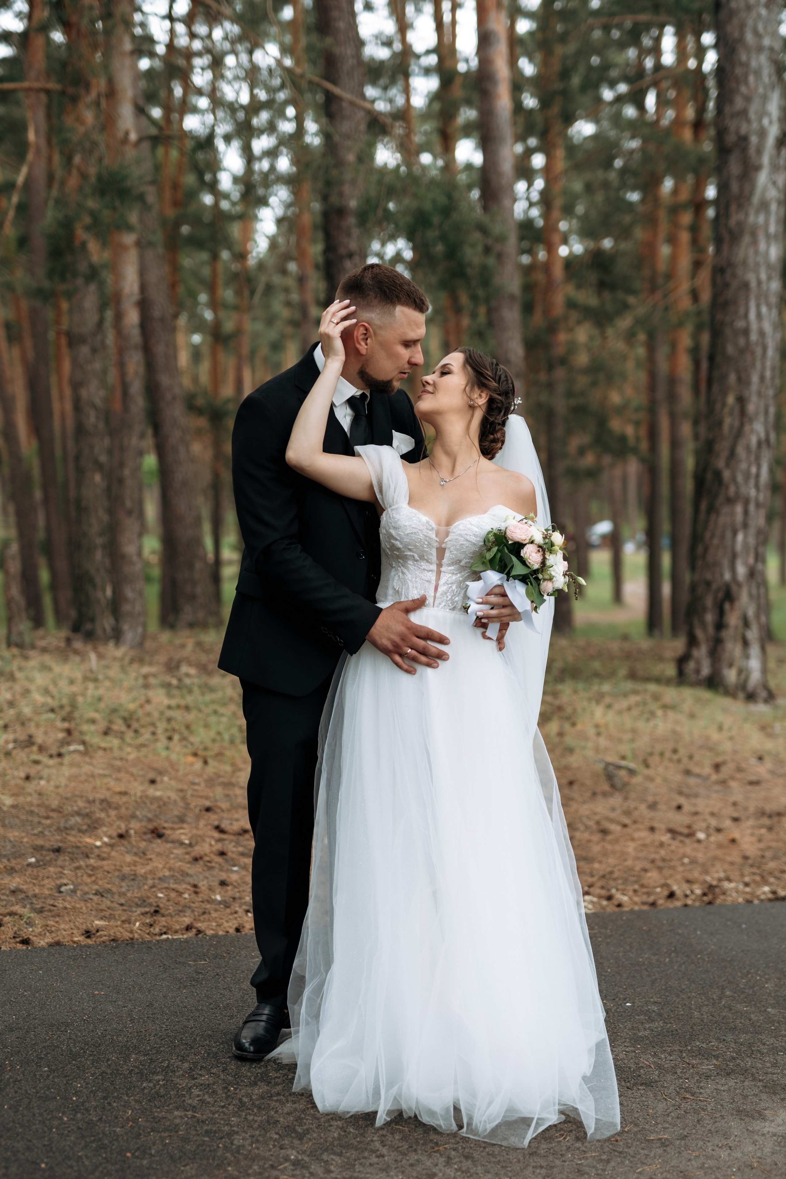 Свадебный день Яны и Максима, прогулка в лесу, Картинная галерея в Тамбове. Свадебный фотограф в Тамбове Павел Четвертков