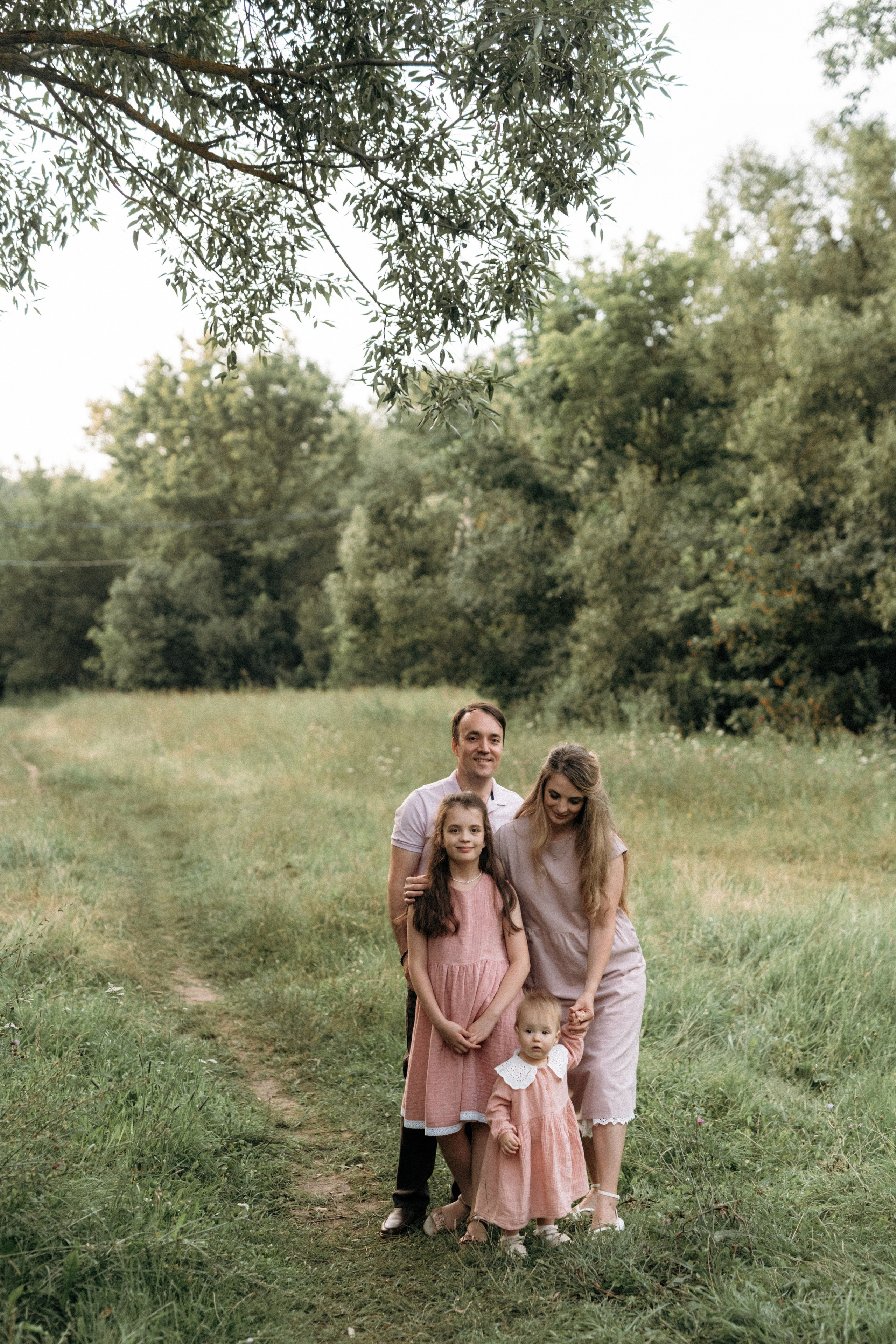 Семейная фотосессия на берегу реки для Миши, Тани, Сони и Таи. Свадебный фотограф в Тамбове Павел Четвертков