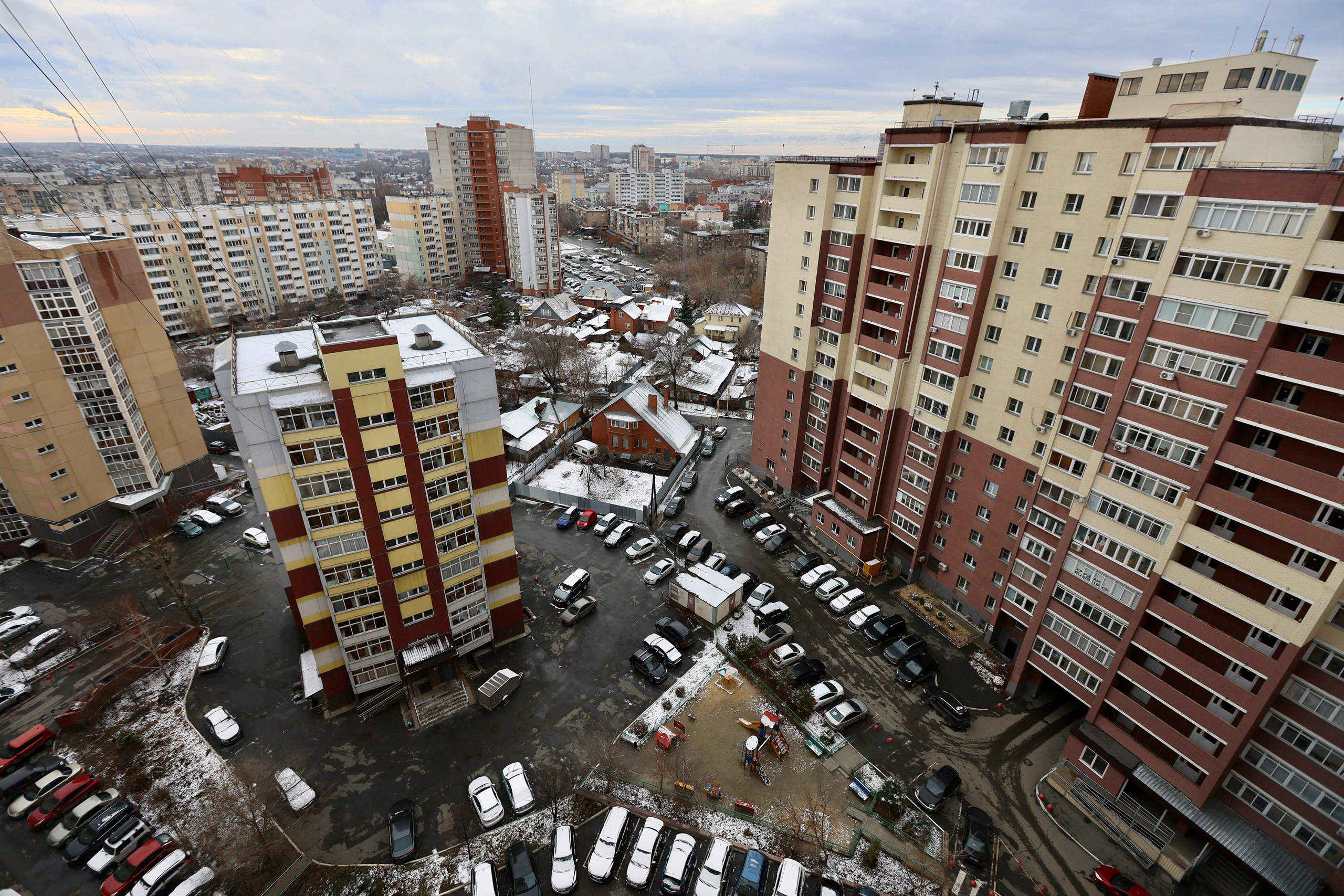 Людмила Владимировна. Хозяйка маленького дома в окружении многоэтажек. Репортажный фотограф Наталья Лапцевич