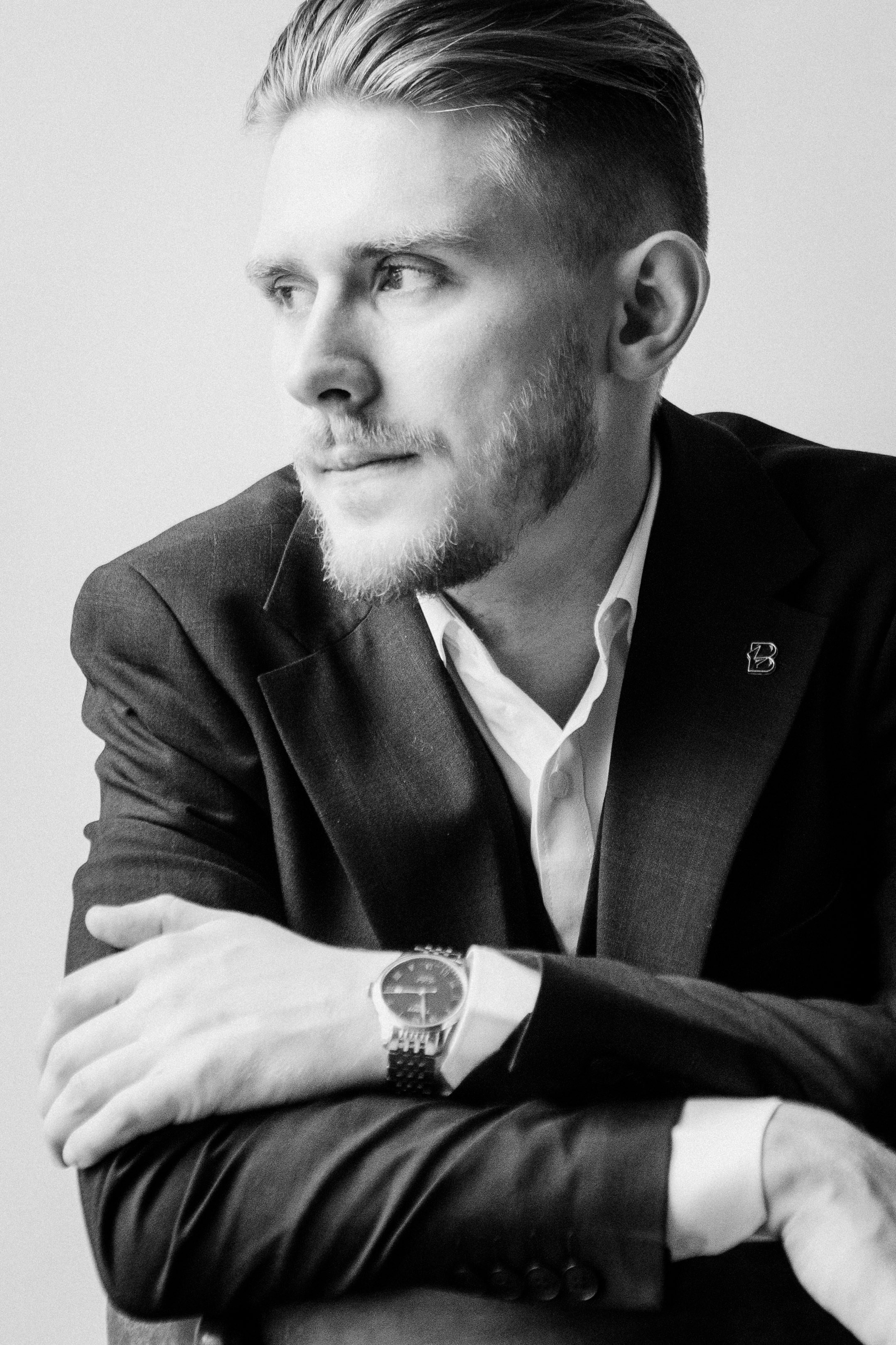 свадебная фотосессия, фотопрогулка, фотосессия для пары, фотограф на свадьбу, фотограф в ЗАГС, свадебный фотограф Москва, фотосессия в городе, фотосессия для влюбленных, фотосессия жениха и невесты, идеи для свадебной фотосессии, фото жениха, образ жениха, свадебная фотосессия в студии