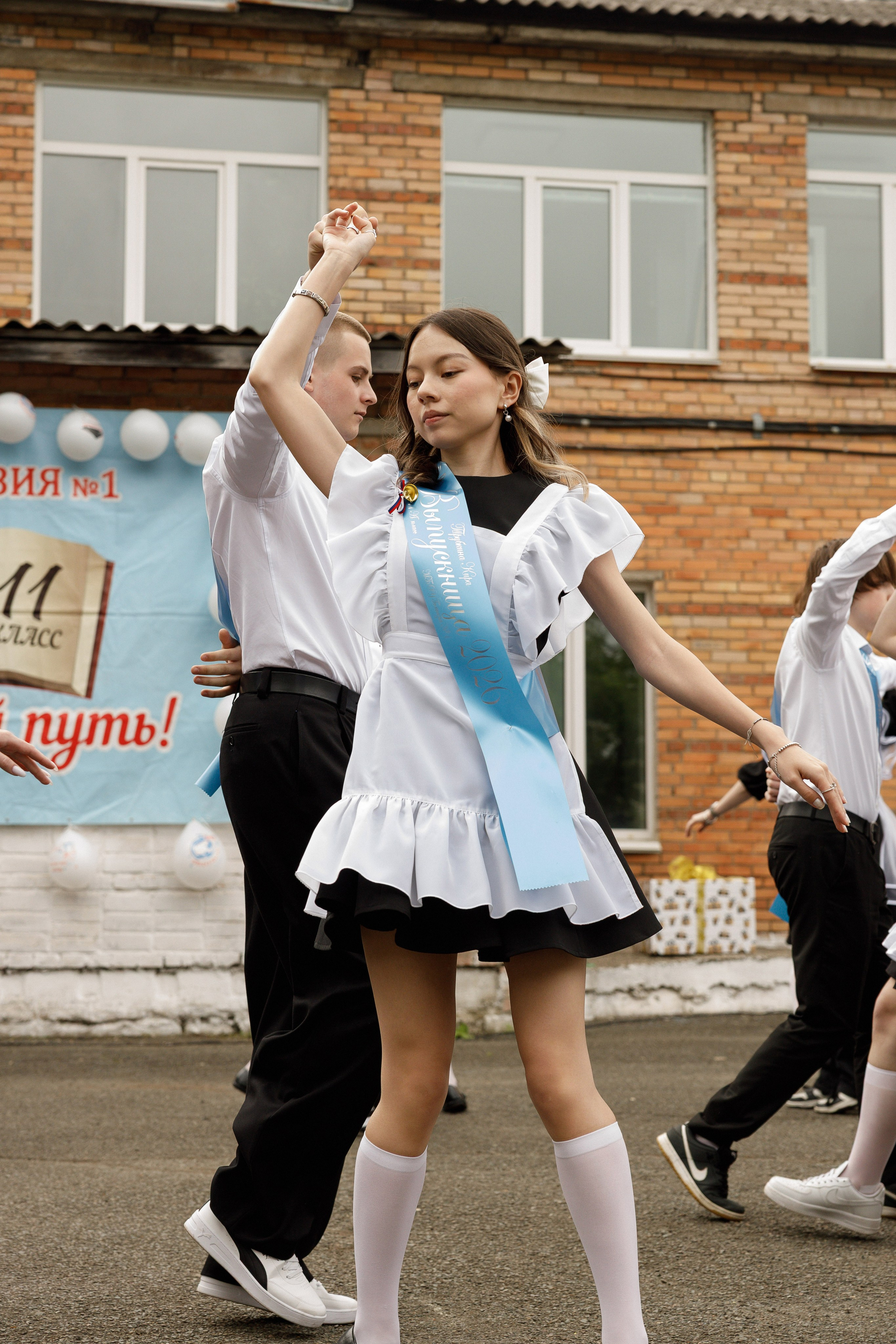 Последний звонок Гимназия Артем. Photoalbum-vl.ru