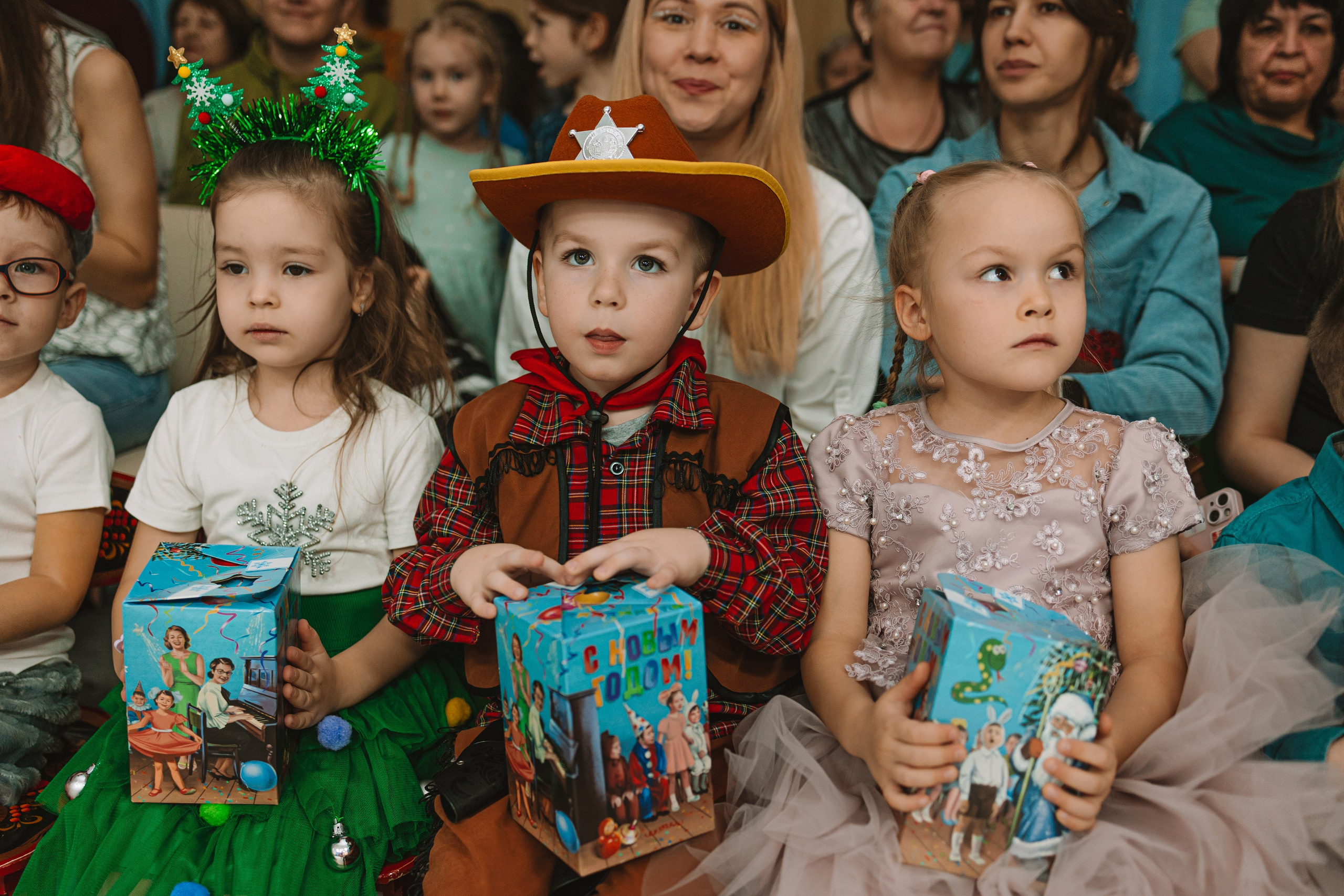 Утренник+портреты. Семейный фотограф Тюмень, фотограф на роды Салмина Мария