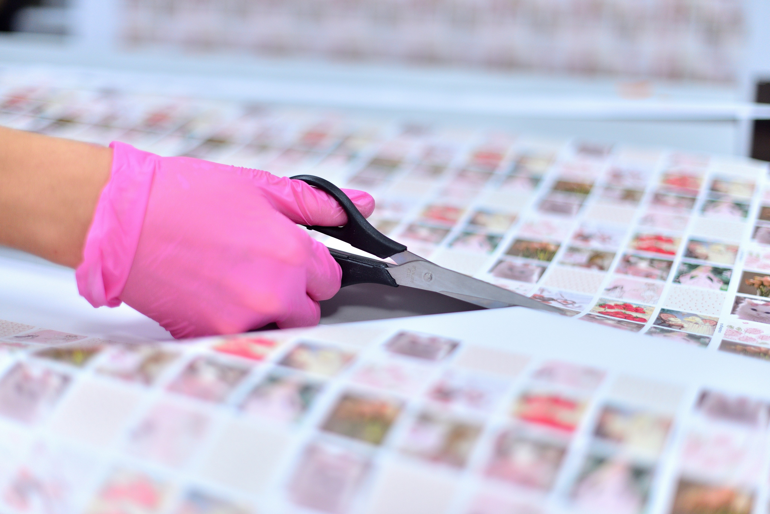 Производство 3D стикеров. Фотограф Сергей Сергеев