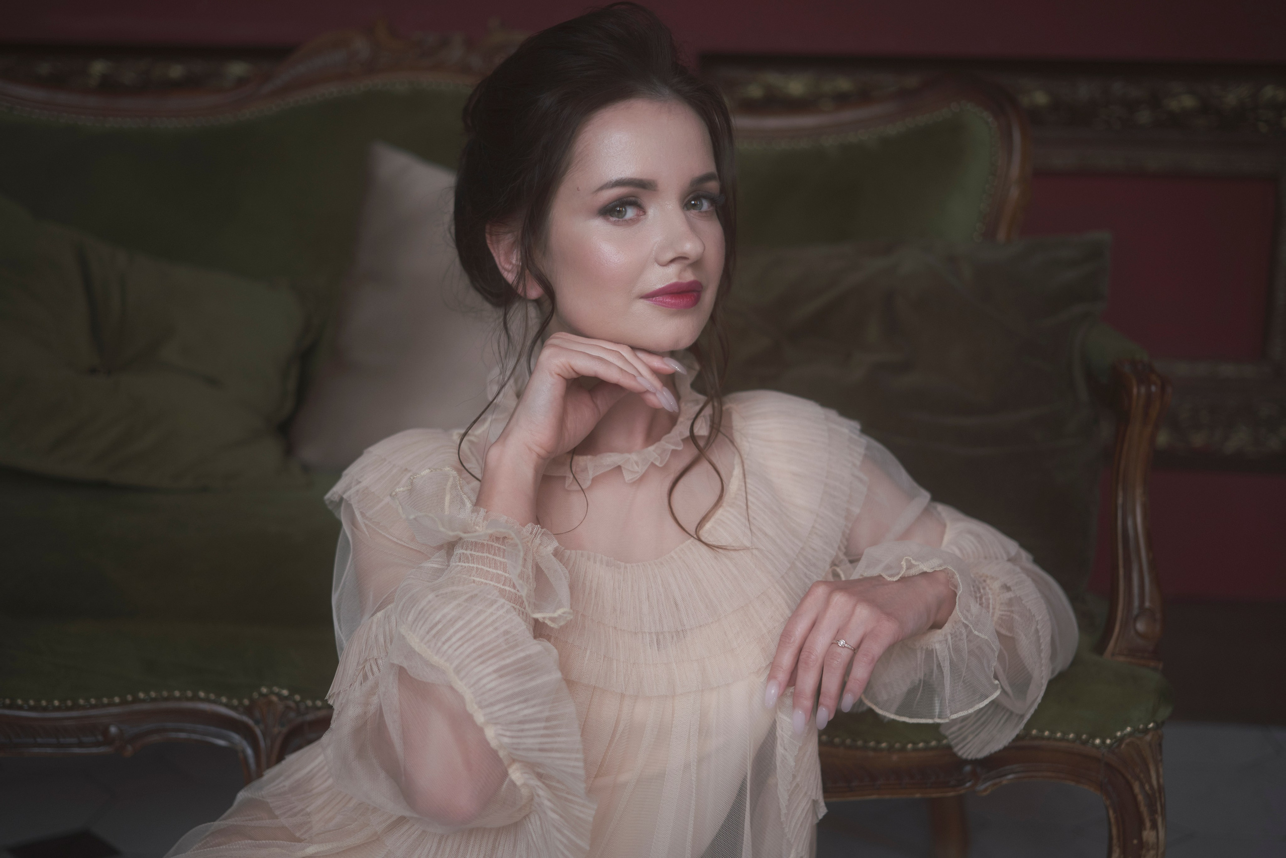 Фотостудия LEONASTAGE. Портретный фотограф в Санкт-Петербурге Елена Сергеева