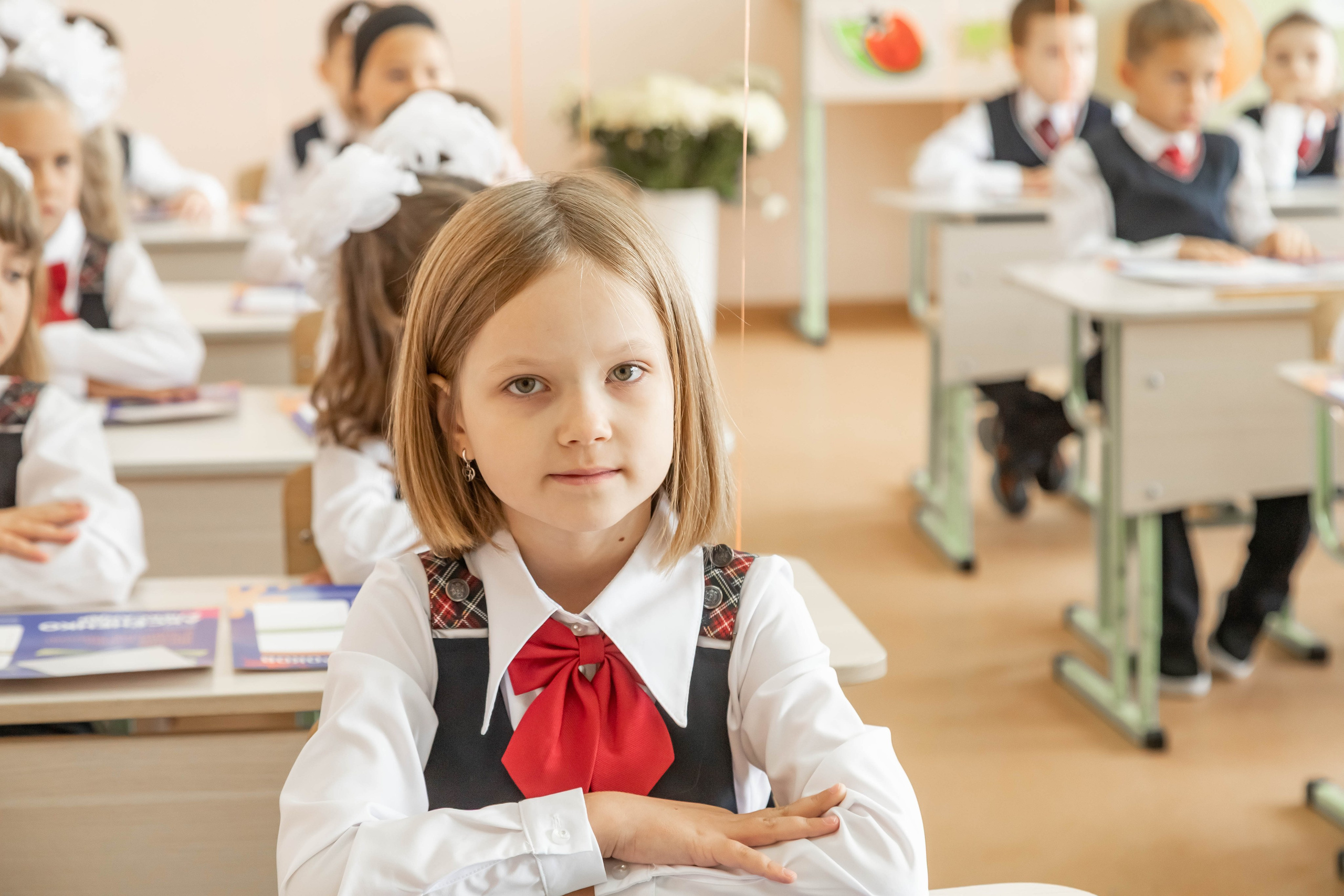 Линейка. 1 сентября. Выпускные альбомы — заказать альбом на выпускной в Новосибирске