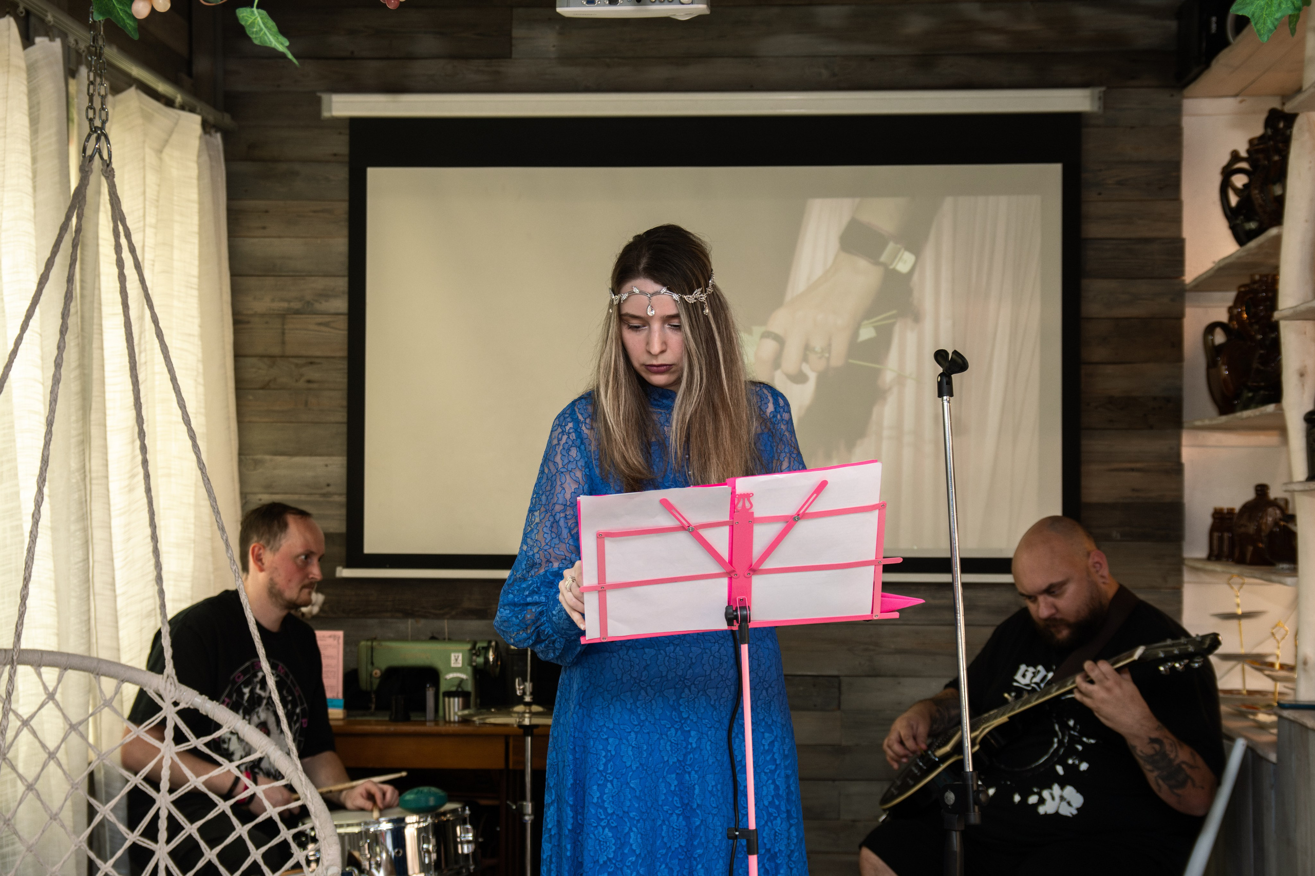 Творческий вечер автофикшн-книги Оли Черных «Абдоминально». Репортажный фотограф в Москве Legiodot