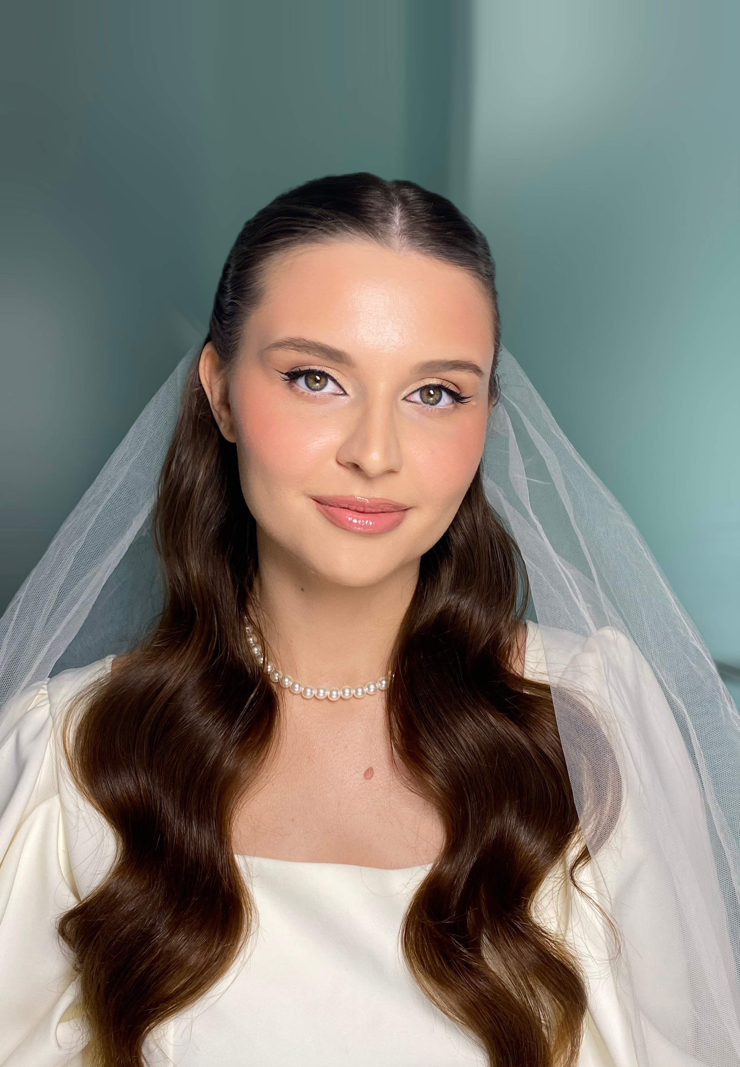 Свадебный образ макияж для невест Москве. СВАДЕБНЫЙ ВИЗАЖИСТ-СТИЛИСТ В МОСКВЕ ПРИЧЕСКИ МАКИЯЖ БРОВИ ВЫЕЗД