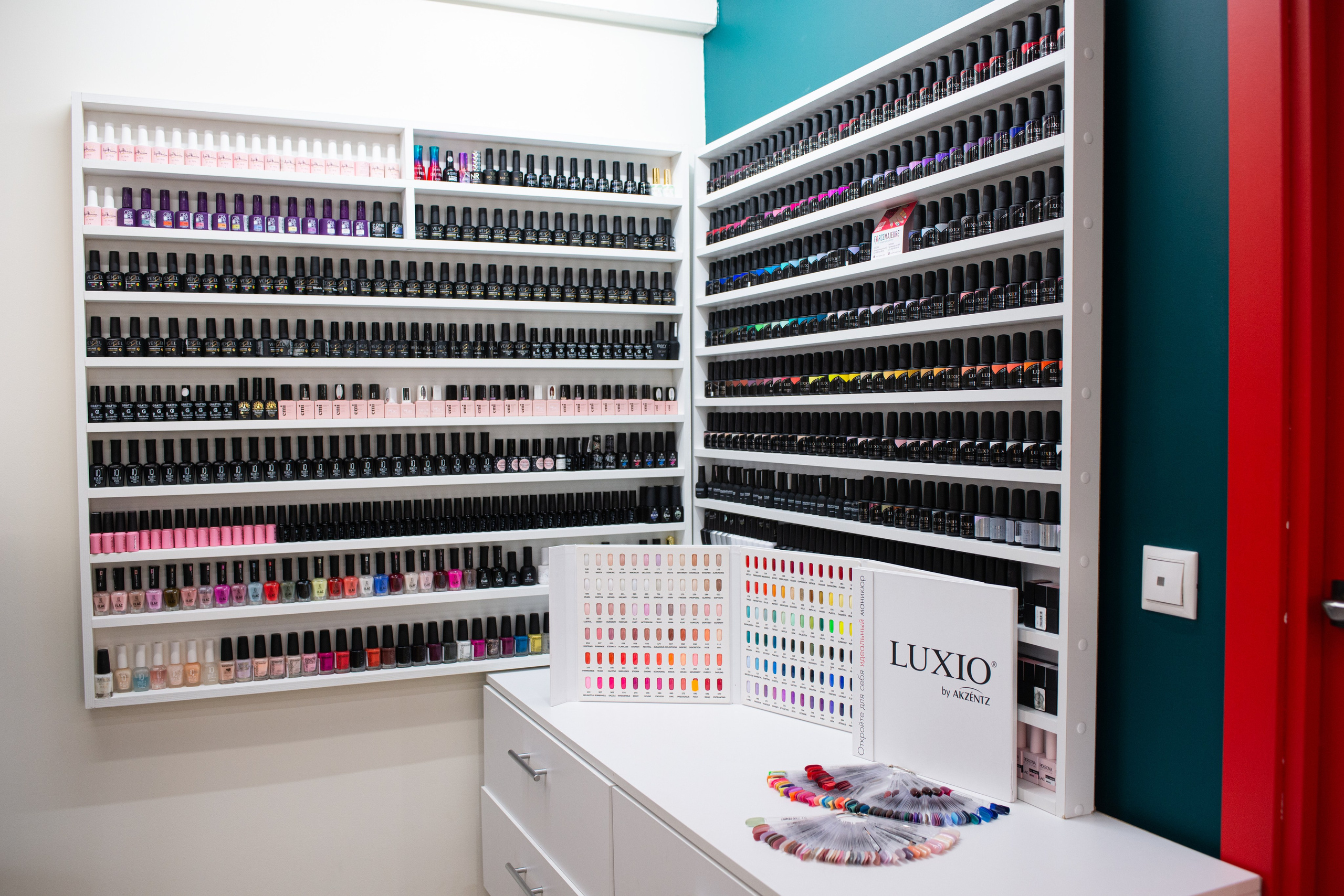 Интерьерная фотосъёмка салонов красоты Force Majeure. Репортажный и персональный фотограф в Москве