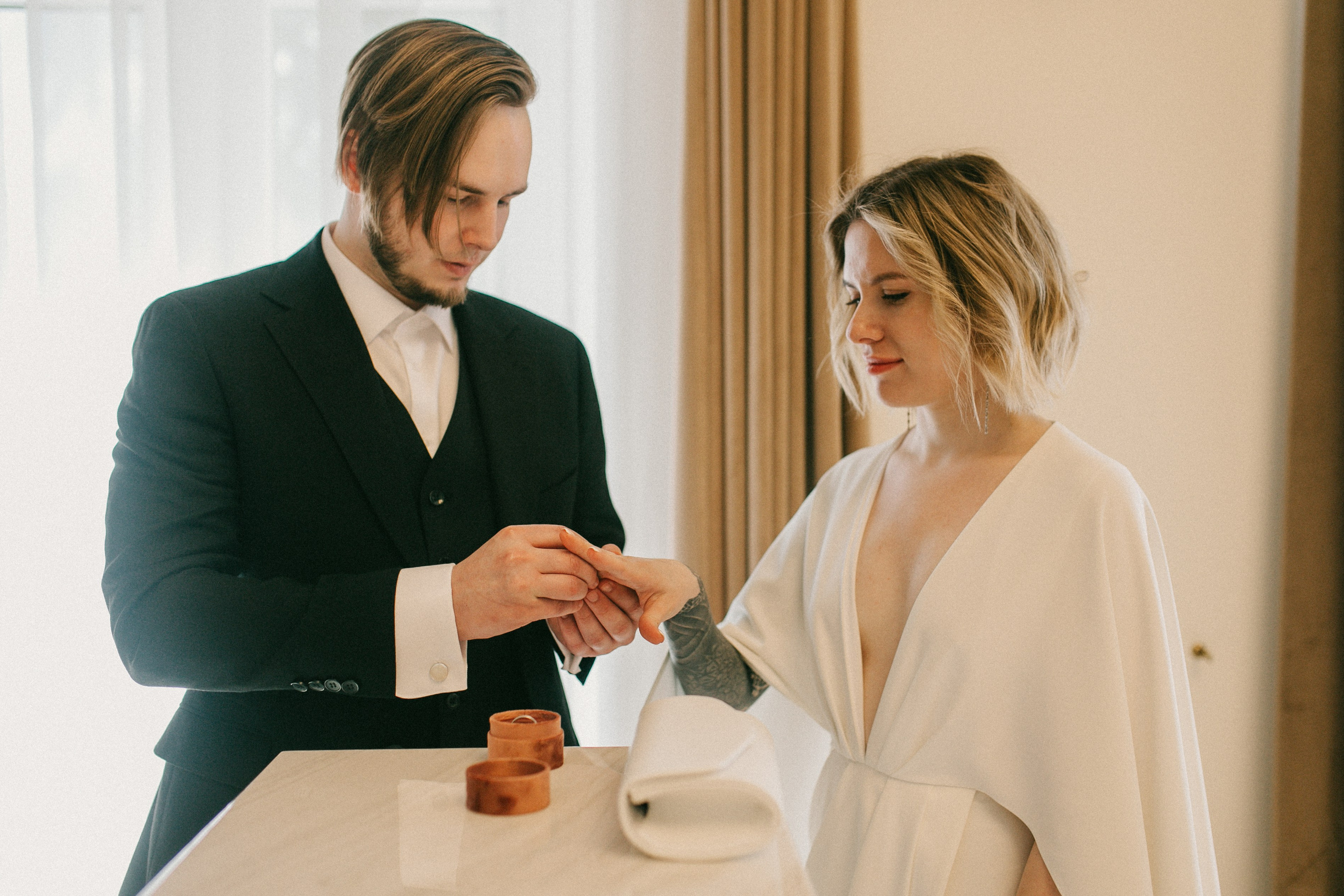 ЗАГС. Эвия и Александр. Фотограф Дарья Воскресенская в Москве