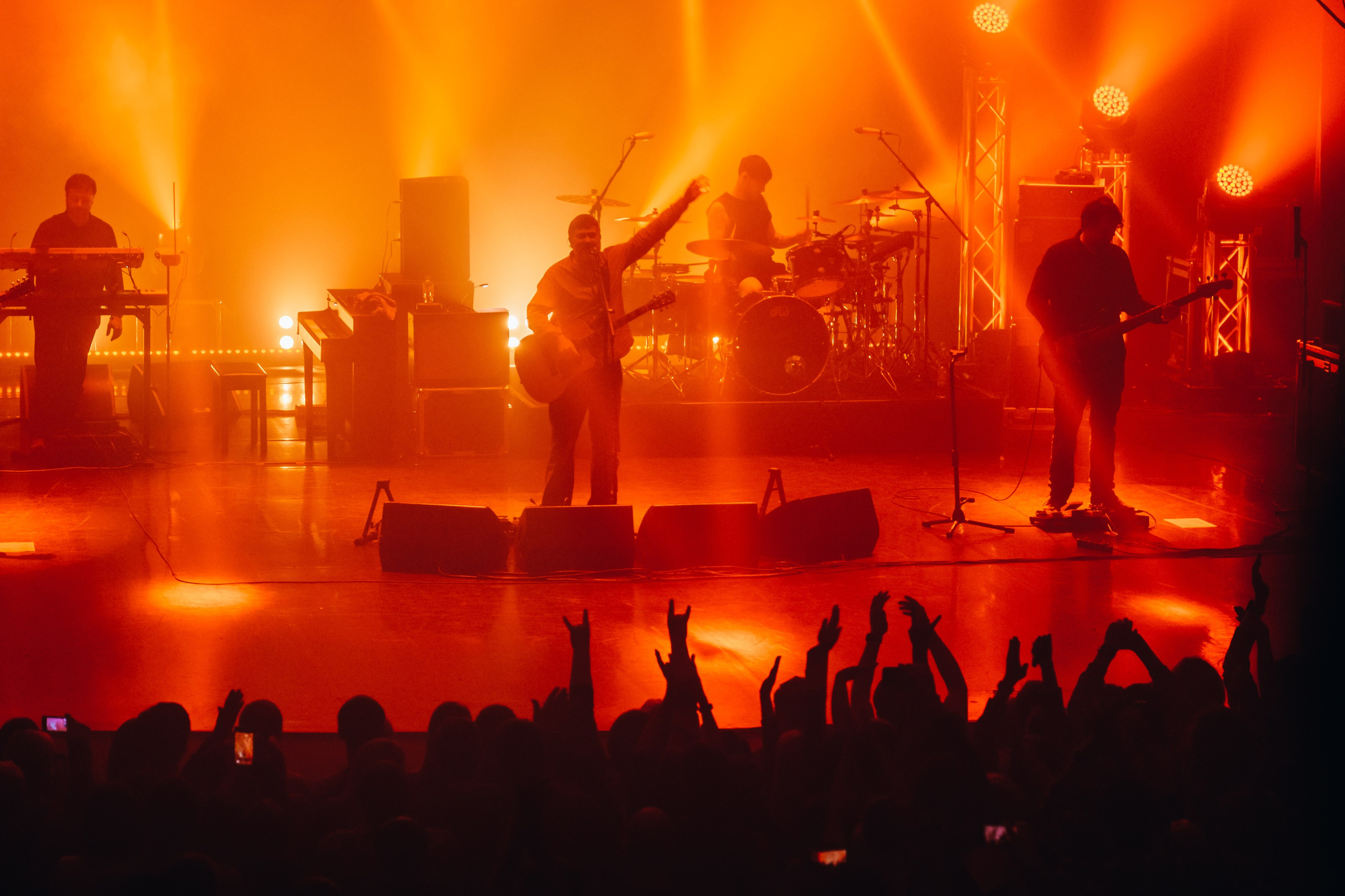Концертный фотограф Виктор Гагарин. Снимаю крутые концерты в Сибири. Профессиональный фотограф Виктор Гагарин — Промышленная, Event, Портретная, Репортажная съемка в Новокузнецке, Кемерово, Новосибирске