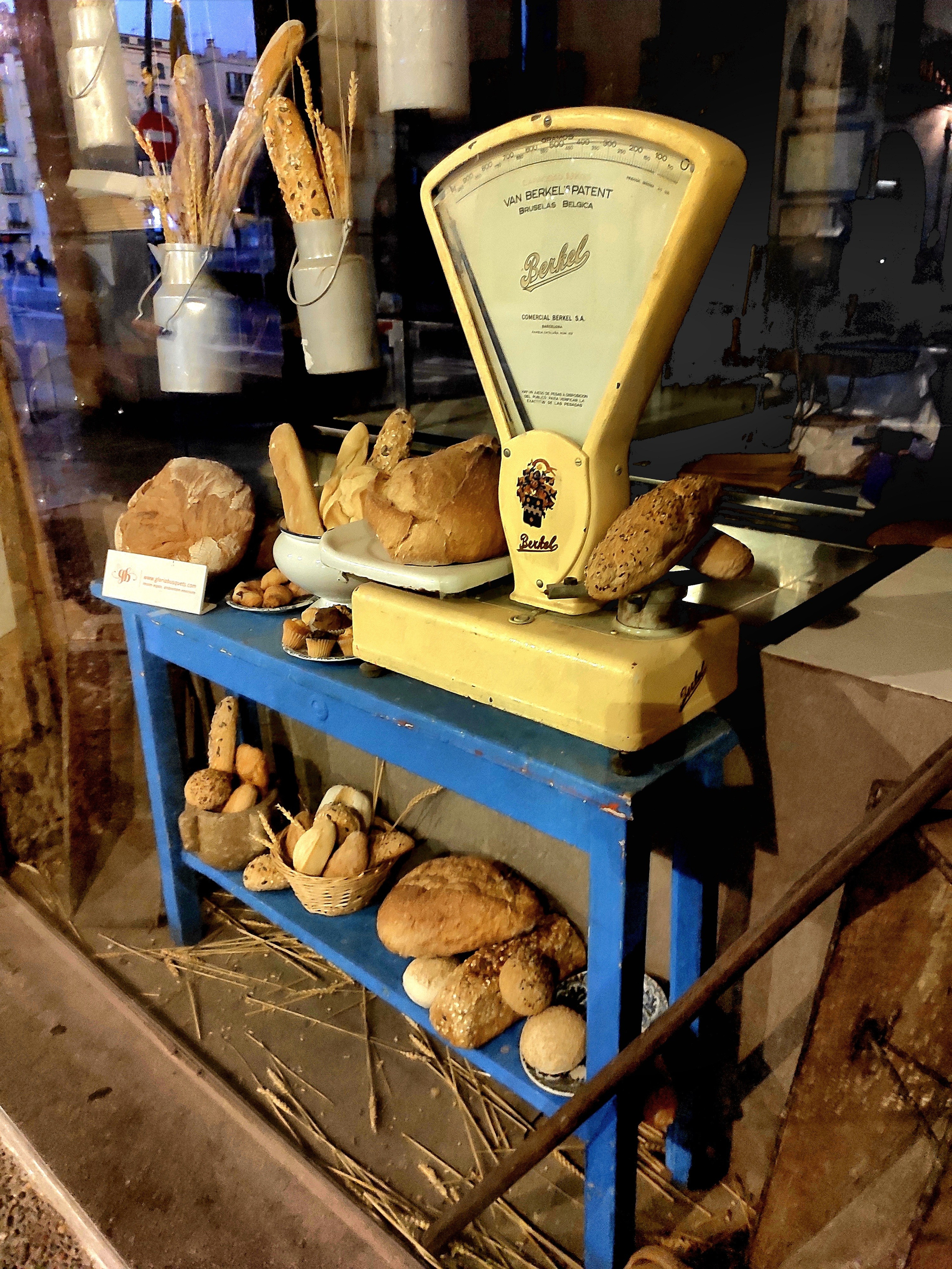 Витрина исторической булочной