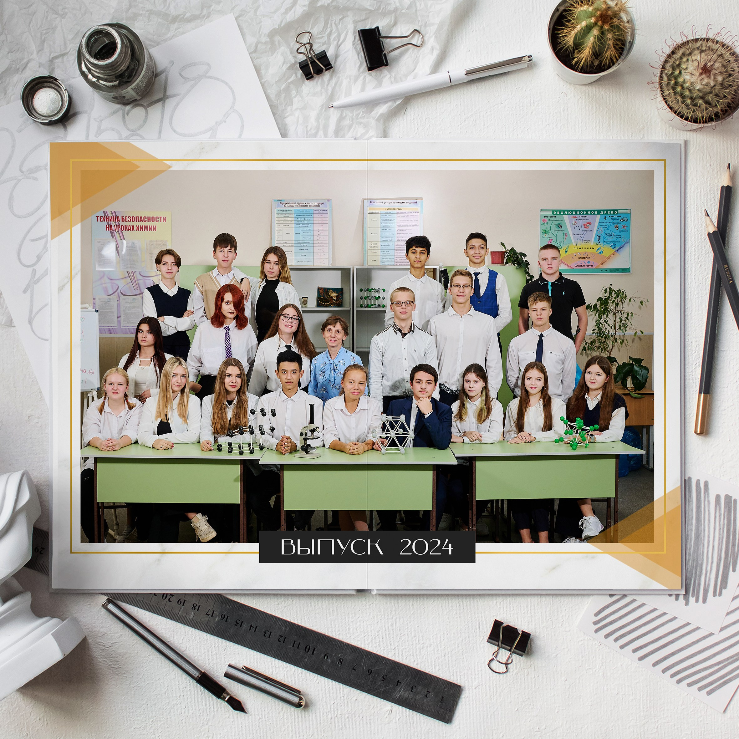 Выпускной альбом для старших классов. Выпускные альбомы. Предметная и контент съёмка. Фотостудия Klass