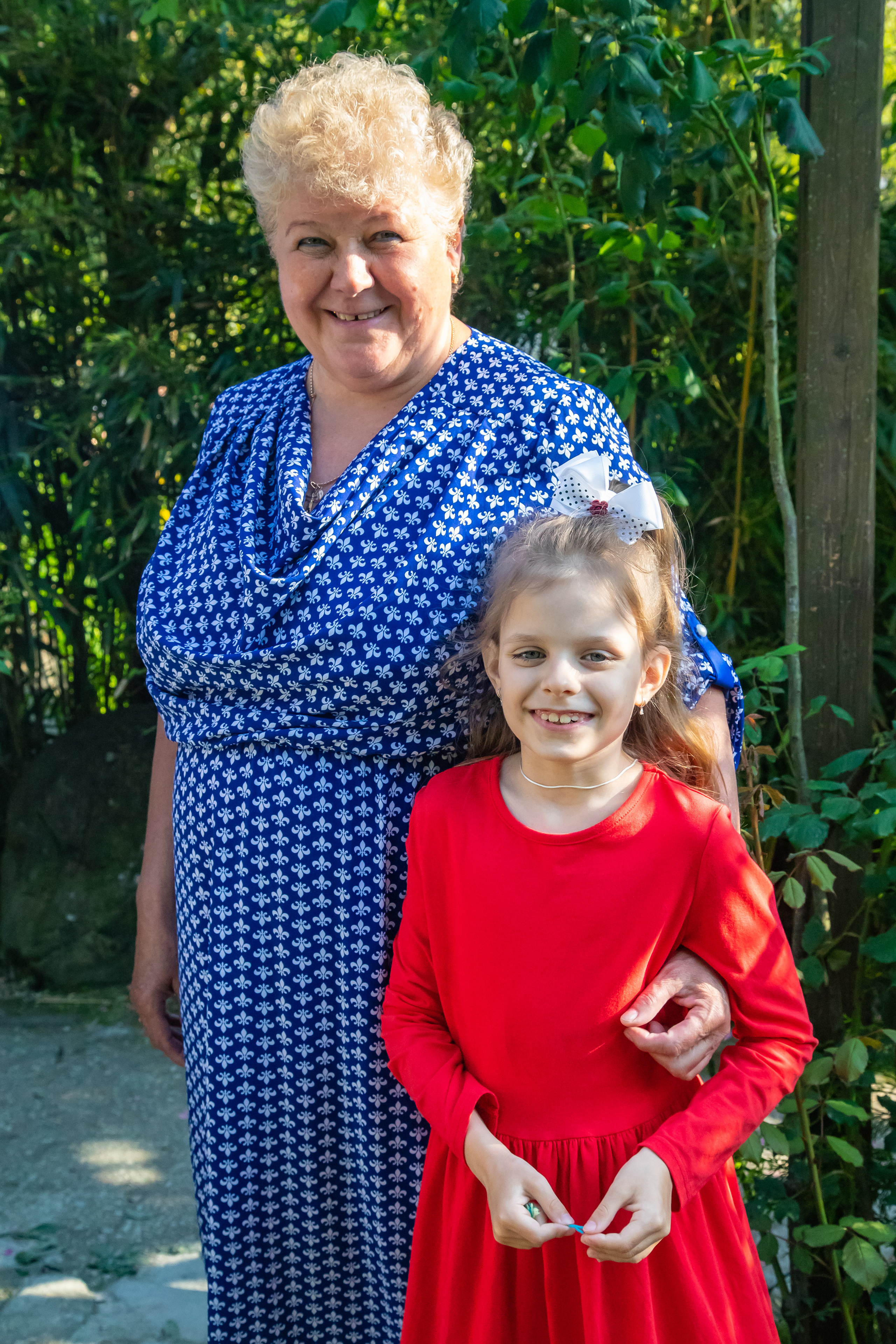 Елена со своей любимой, большой семьёй на сквере за Зимним театром и у моря. Фотограф Сочи, Адлер, Красная Поляна — Вероника Радченко