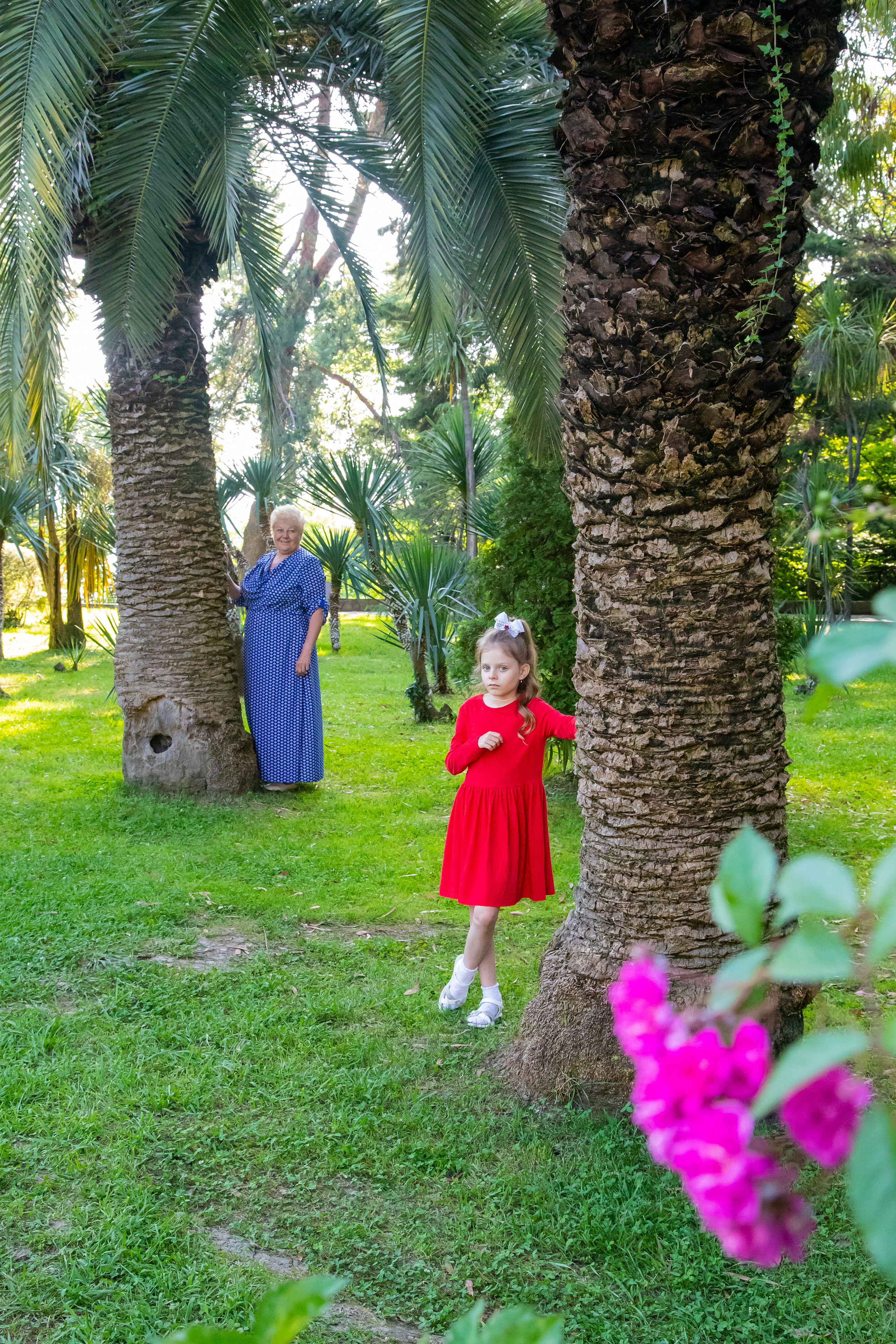 Елена со своей любимой, большой семьёй на сквере за Зимним театром и у моря. Фотограф Сочи, Адлер, Красная Поляна — Вероника Радченко