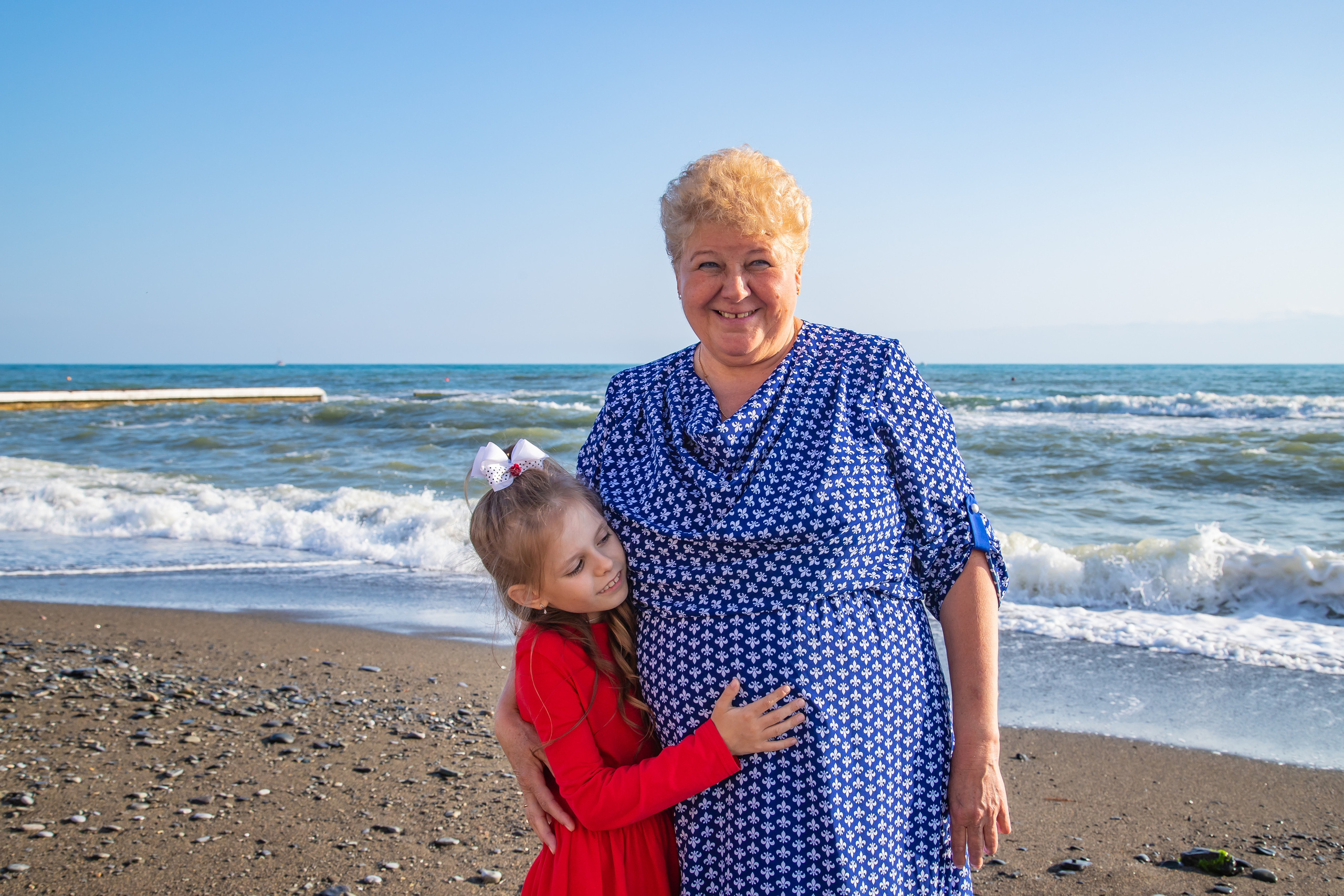 Елена со своей любимой, большой семьёй на сквере за Зимним театром и у моря. Фотограф Сочи, Адлер, Красная Поляна — Вероника Радченко