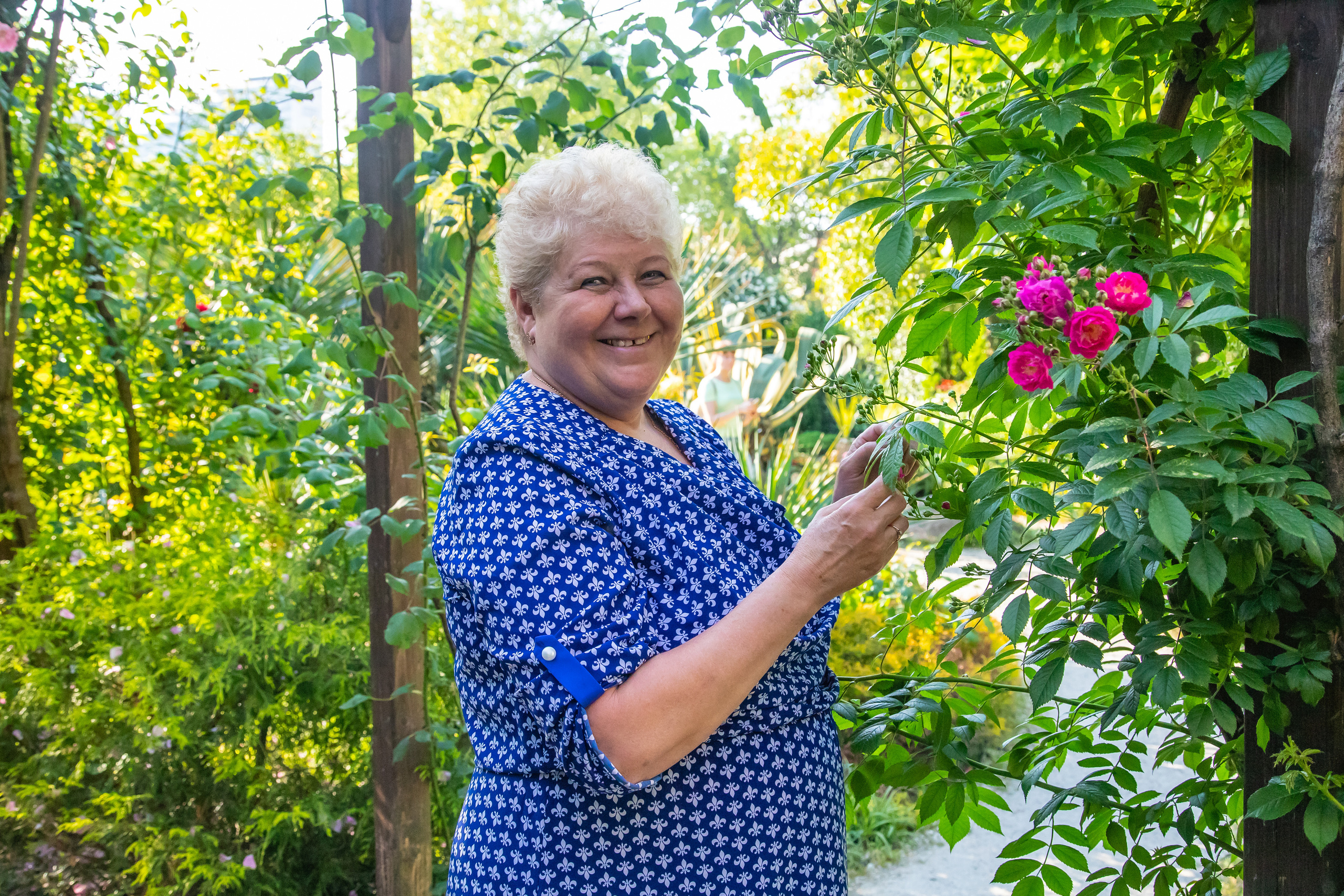 Елена со своей любимой, большой семьёй на сквере за Зимним театром и у моря. Фотограф Сочи, Адлер, Красная Поляна — Вероника Радченко