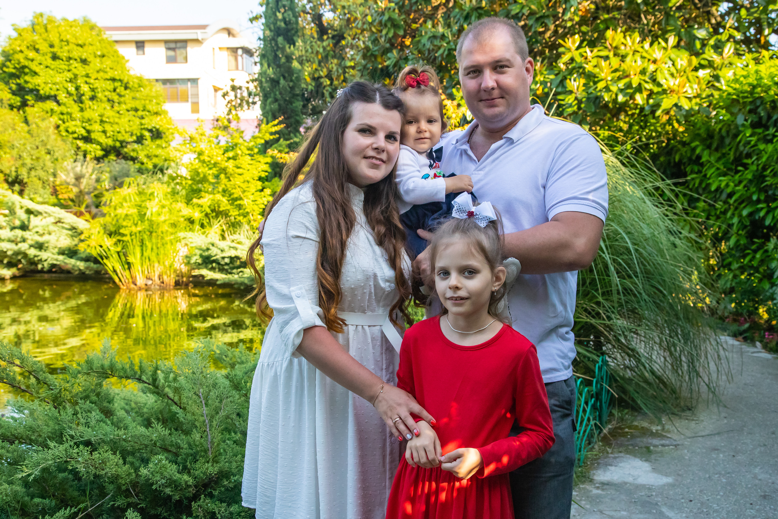 Елена со своей любимой, большой семьёй на сквере за Зимним театром и у моря. Фотограф Сочи, Адлер, Красная Поляна — Вероника Радченко