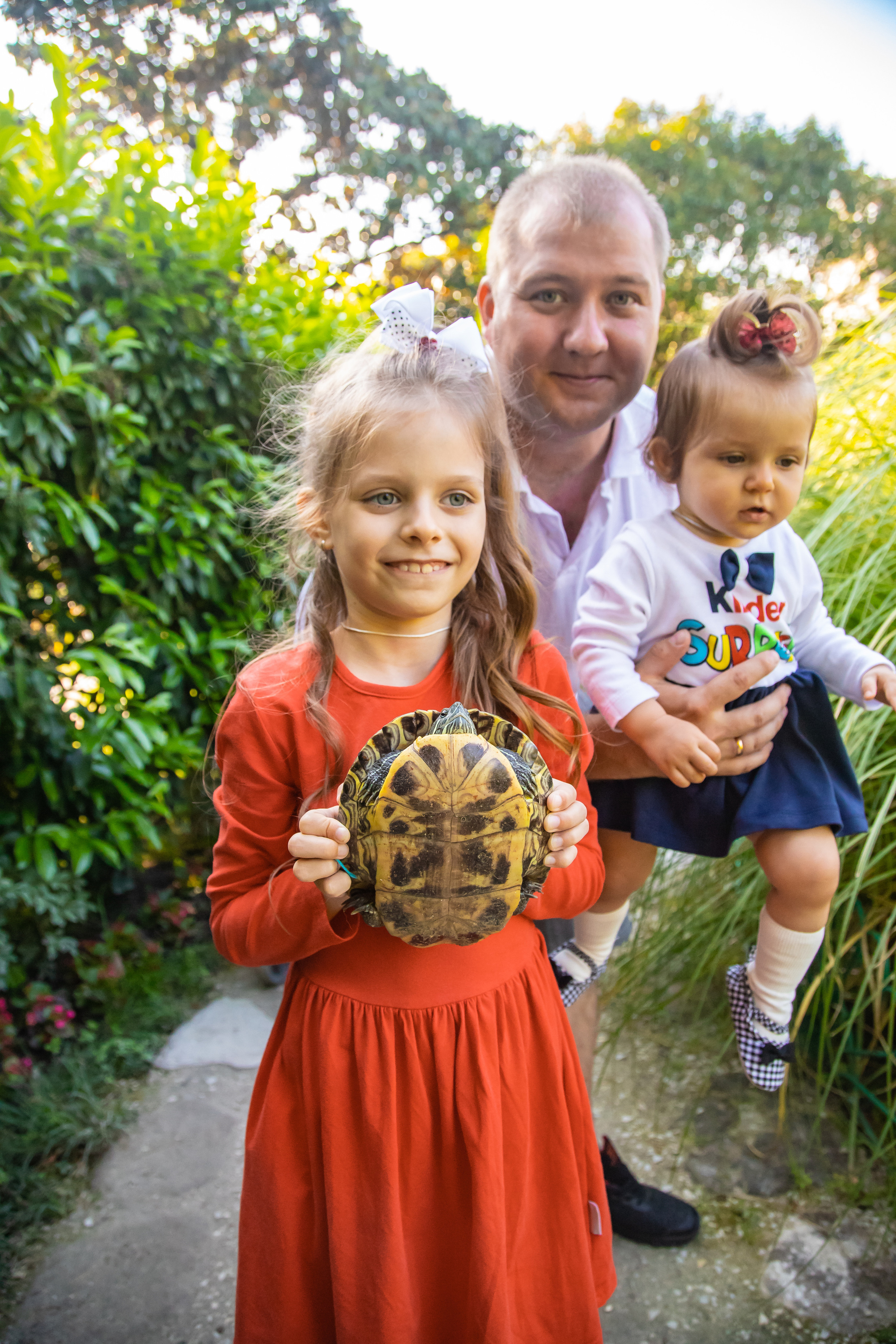 Елена со своей любимой, большой семьёй на сквере за Зимним театром и у моря. Фотограф Сочи, Адлер, Красная Поляна — Вероника Радченко