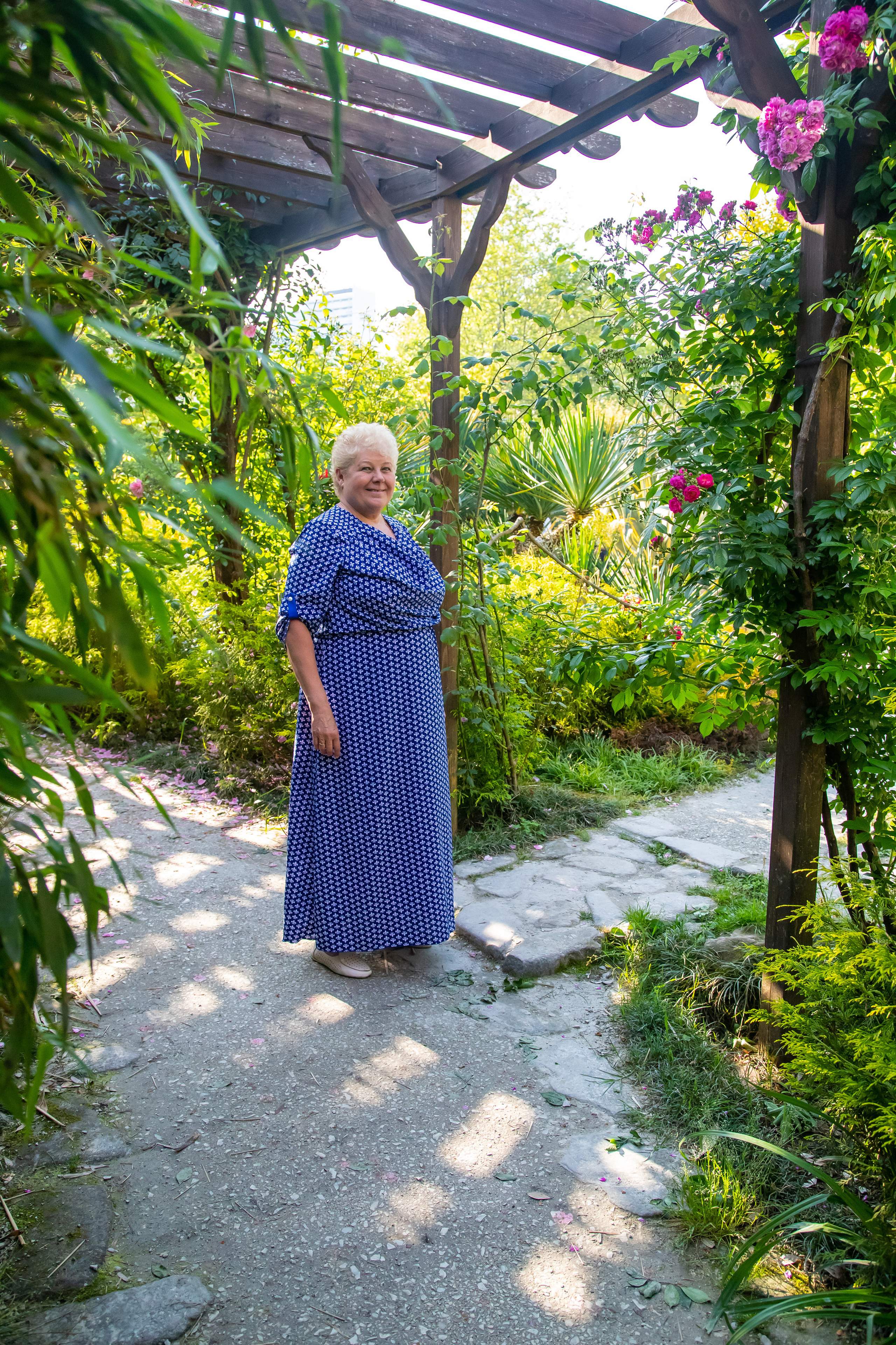 Елена со своей любимой, большой семьёй на сквере за Зимним театром и у моря. Фотограф Сочи, Адлер, Красная Поляна — Вероника Радченко