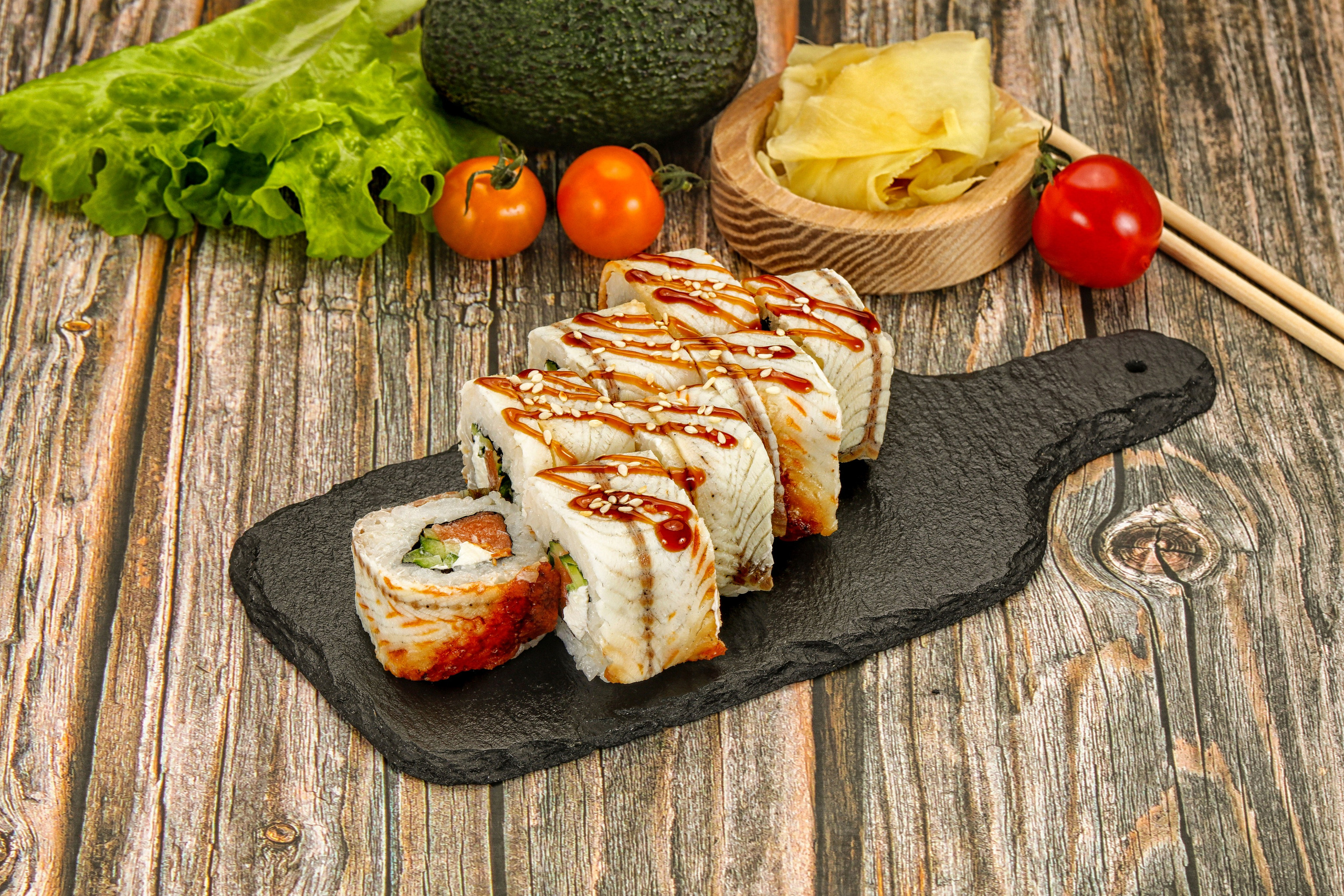 Фотосъемка суши и роллов. Заказ по тел.: +7 (906) 006-90-22. Фуд-фотограф Андрей Старостин — съемка еды в Москве. 9000 руб. в час