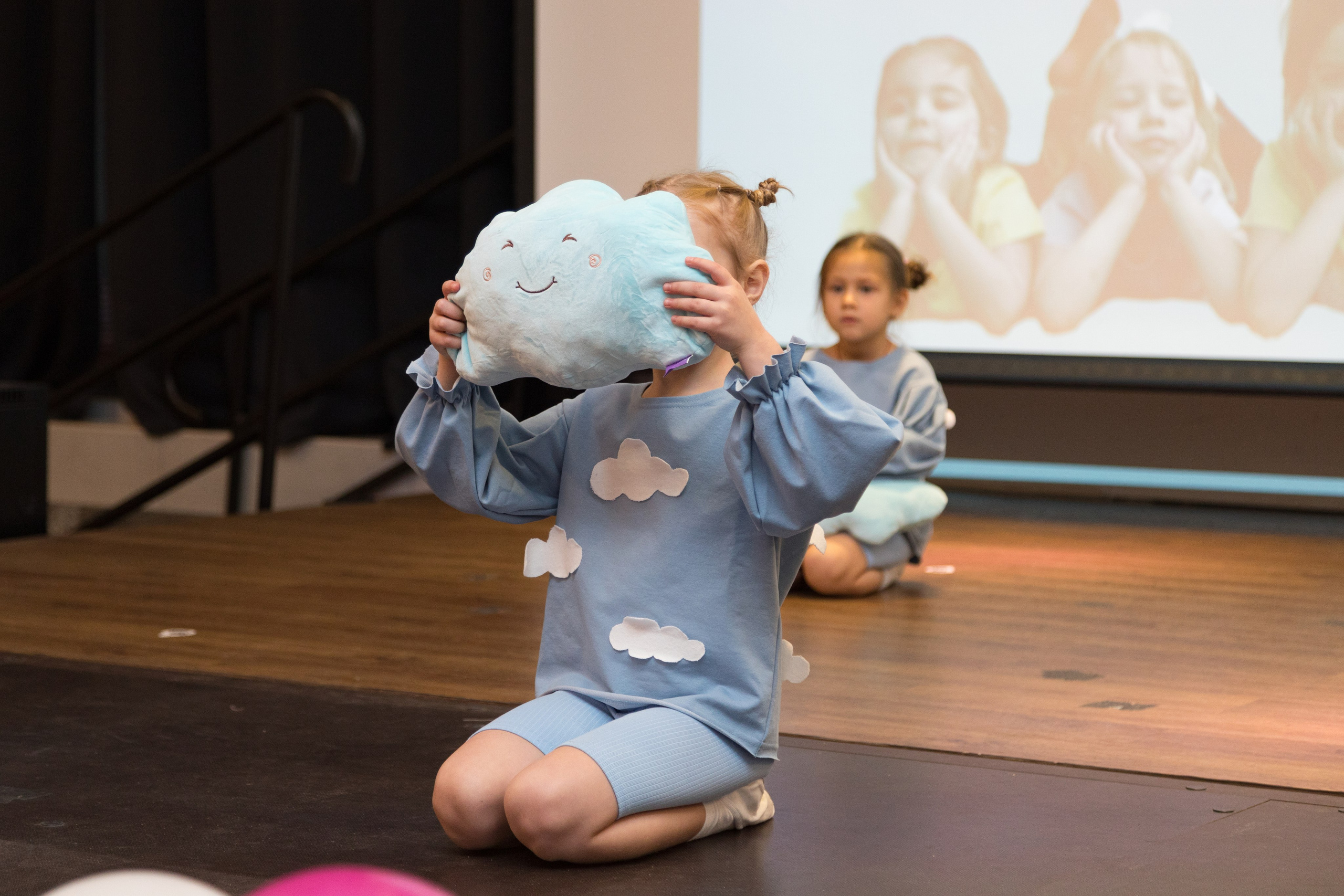 Отчетный концерт танцевального коллектива «ПЕТЕРБУРИКИ». Детский и контент фотограф Надя Волкова Санкт-Петербург