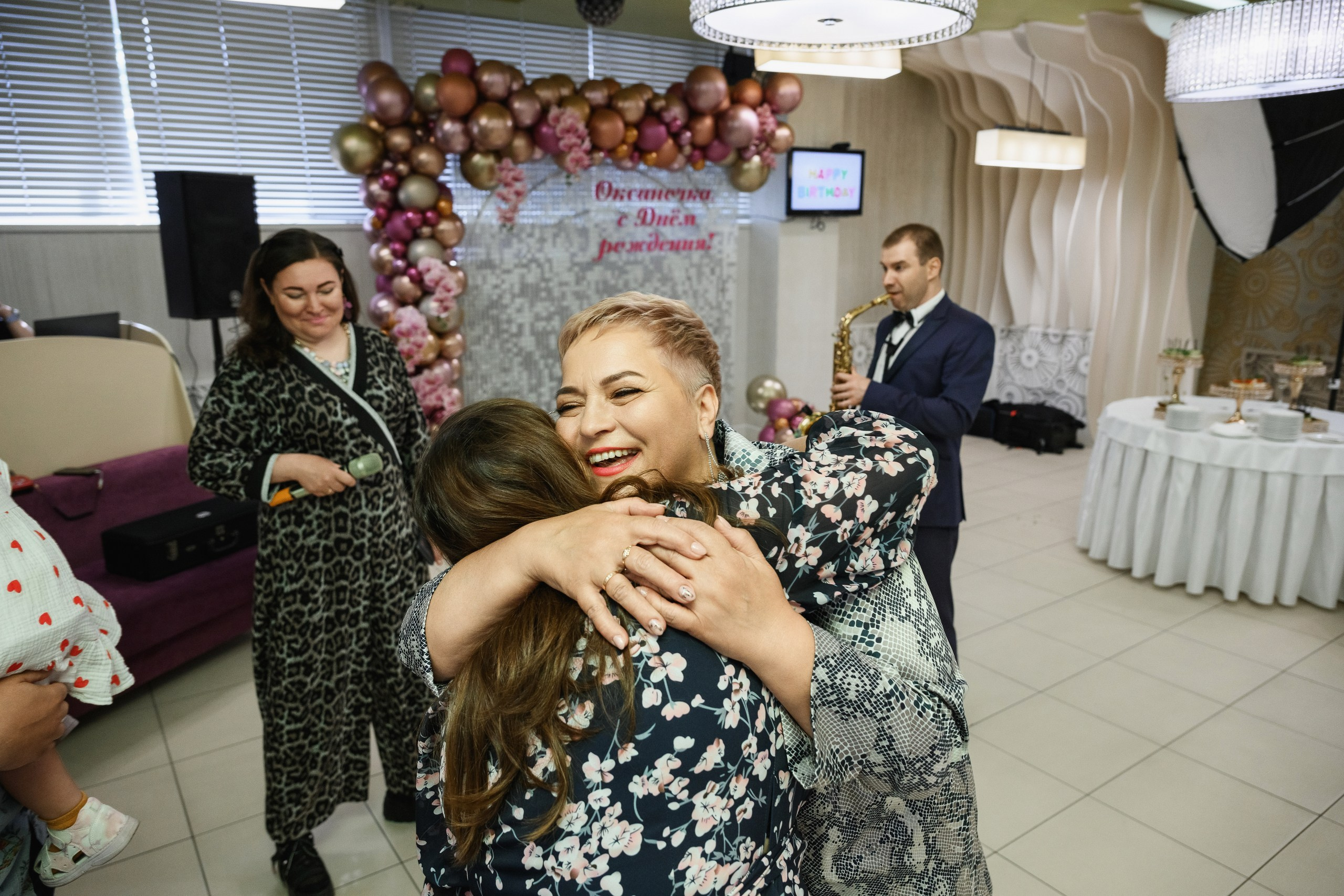 Фотосъемка юбилея в Петропавловске-Камчатском, Юбилейная фотосессия в Петропавловске-Камчатском, Торжественная съемка юбилея в ресторане Петропавловска-Камчатского, Эмоциональные кадры с семейного праздника в Петропавловске-Камчатском, Профессиональная съемка юбилейных мероприятий в Петропавловске-Камчатском.