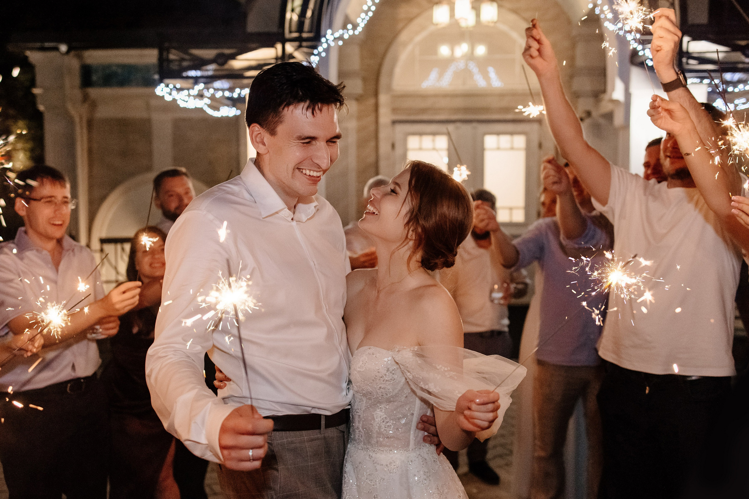 Свадебное утро в Hyatt Regency Хаятт Редженси, свадебная прогулка на Арме и банкет в О’Шалей. Свадебный и семейный фотограф Екатерина Иванова