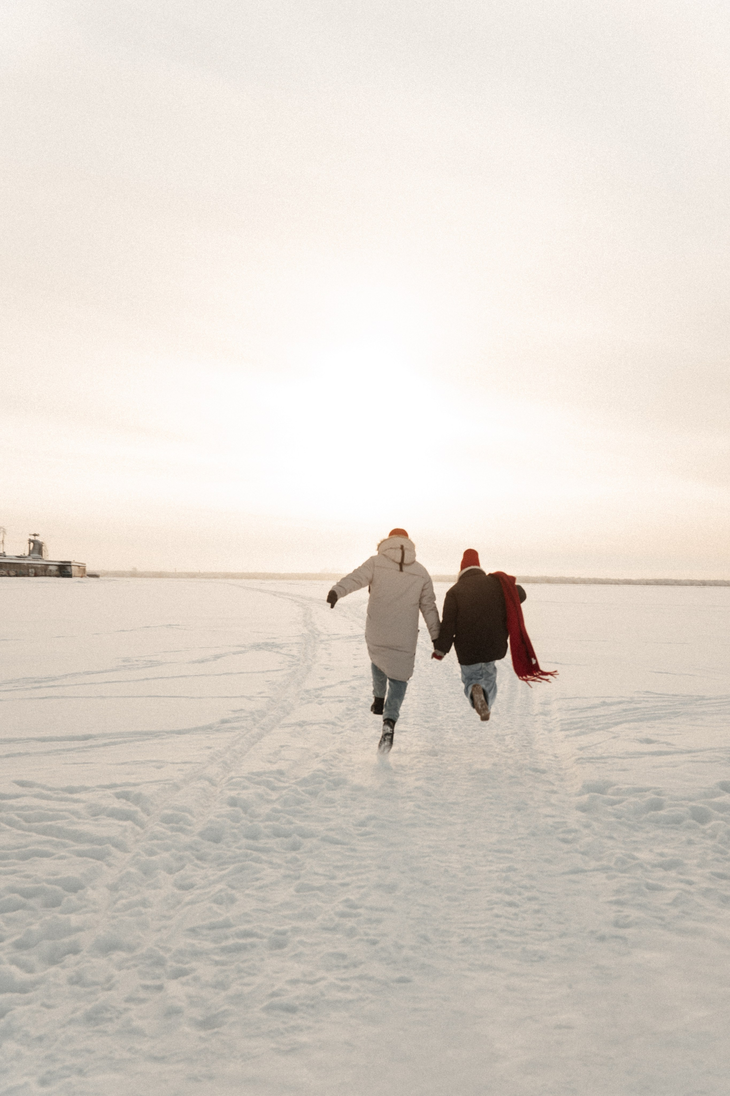 [our pulses aligned…]. Фотограф в Архангельске