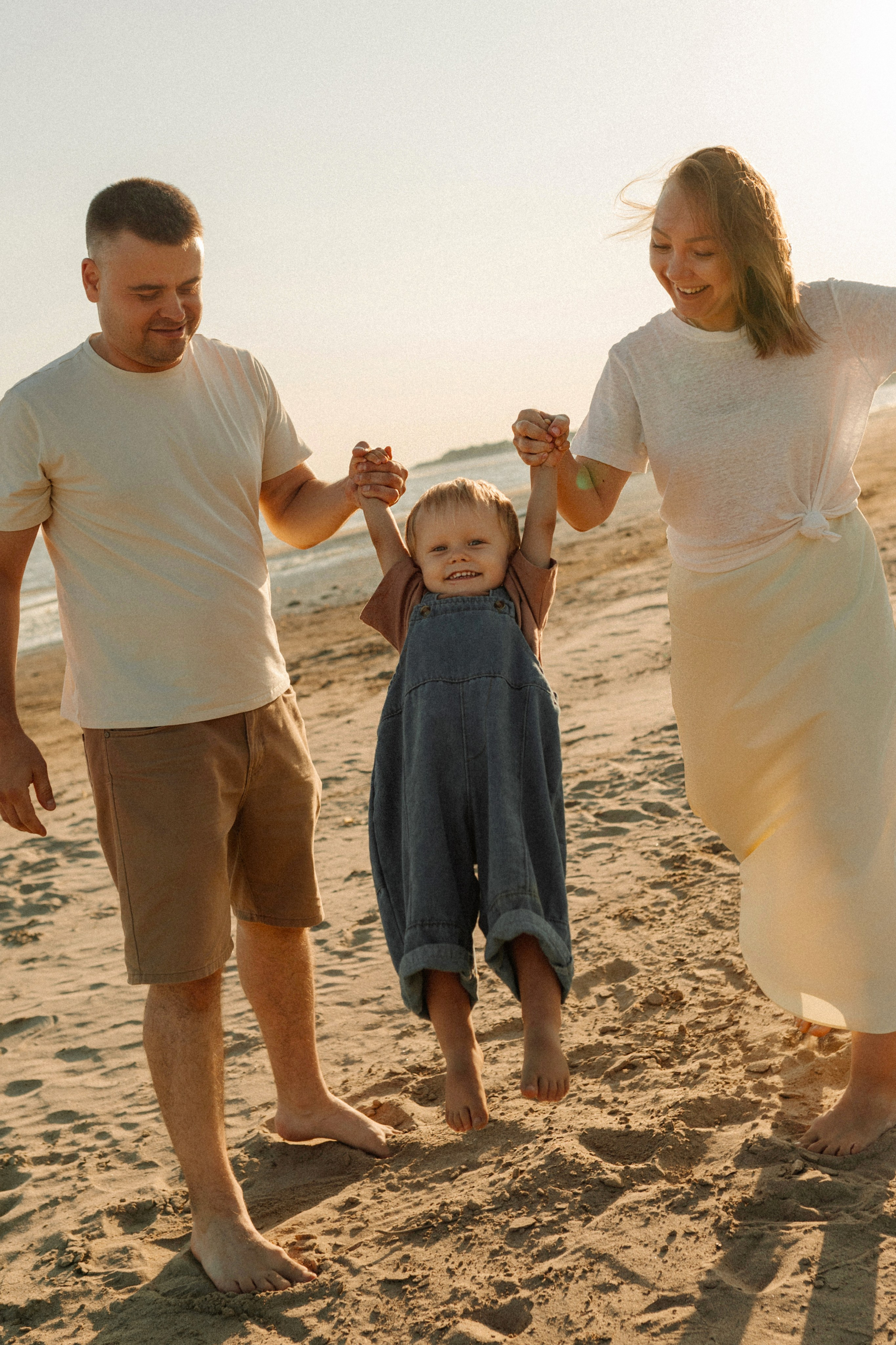 Трое у реки, не считая фотографа. Семейный фотограф в Краснодаре Яна Морева