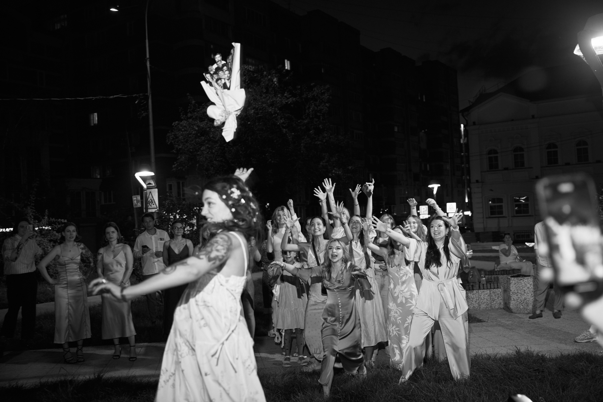 Бумажные украшения и блестки* Костя & Наташа. Фотограф Чугунов Александр