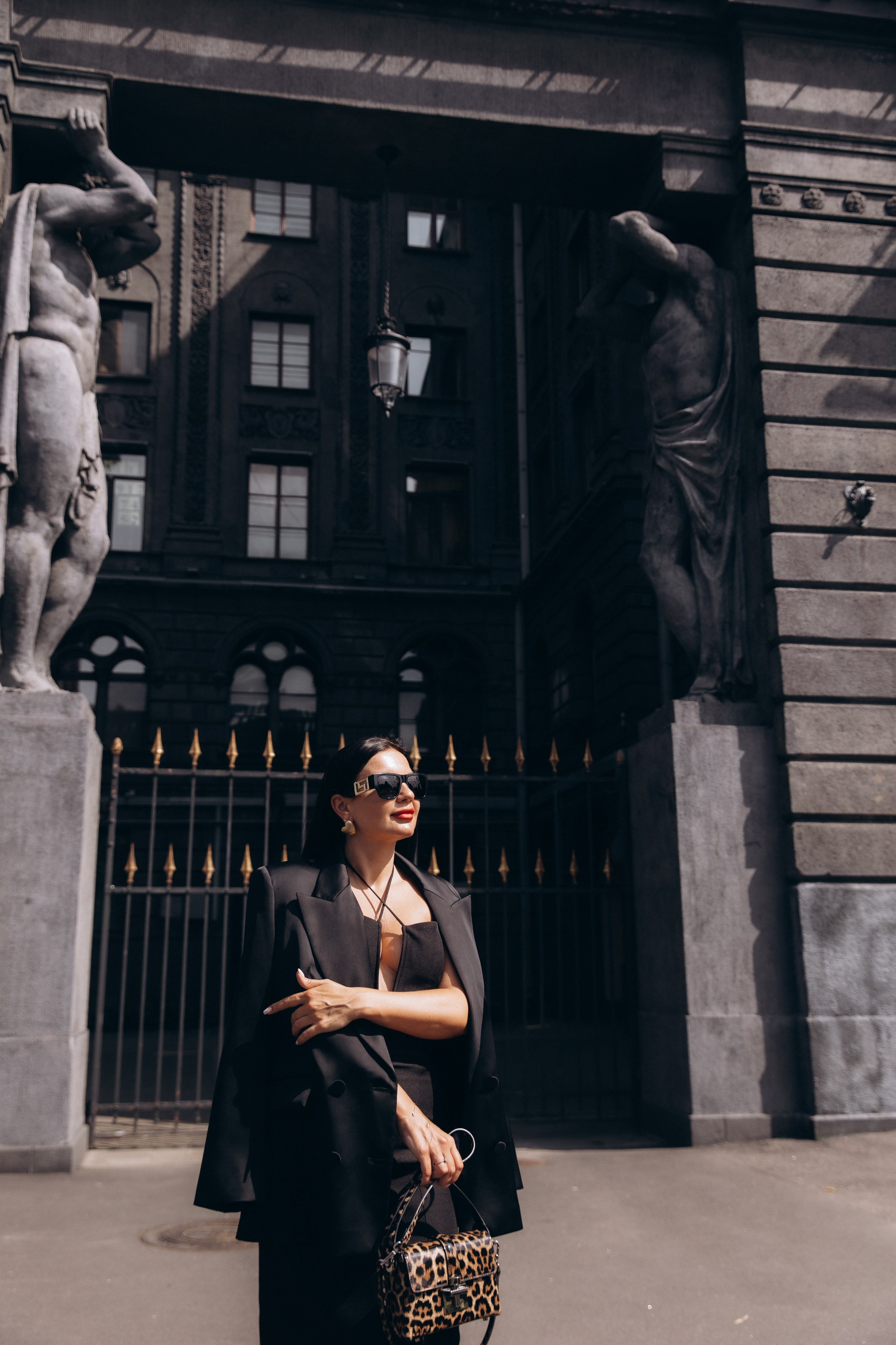 Ольга, прогулка по Фонтанке и фотосессия в парадной Ромашка. Фотограф в Санкт-Петербурге Разиля Идиятуллина