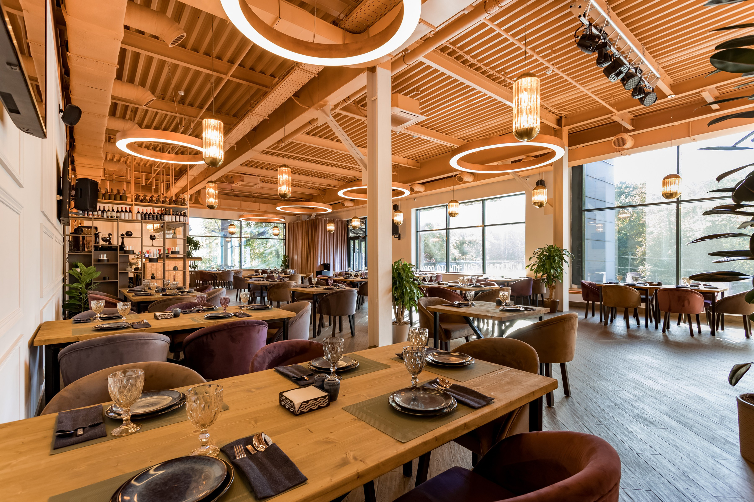 Грузинский ресторан Кепи в 3-м Павелецком проезде. Интерьеры, Контент, Портреты | Фотограф в Москве Дани Терно