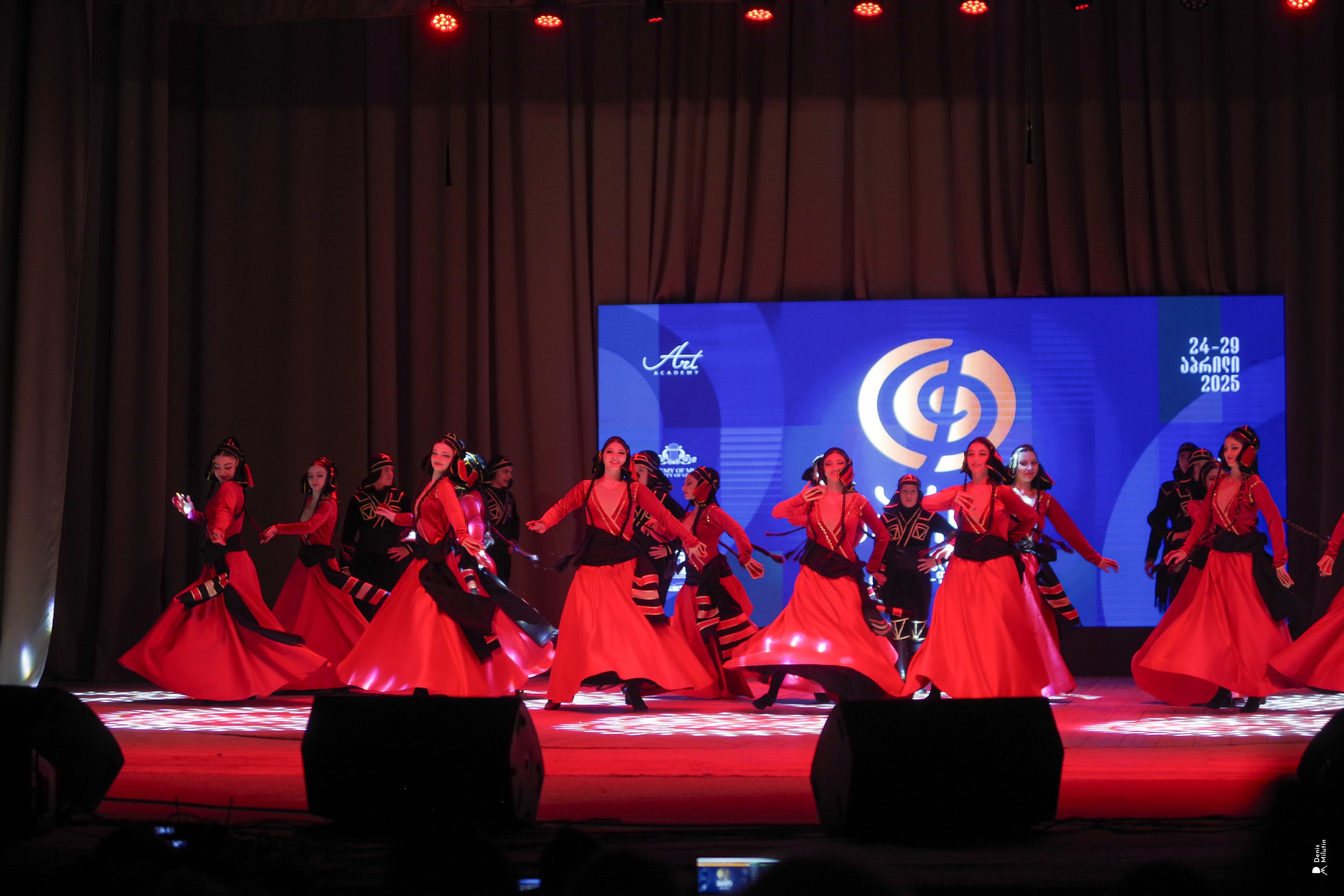 Танцы в Хоби. Портретный фотограф Денис Милютин