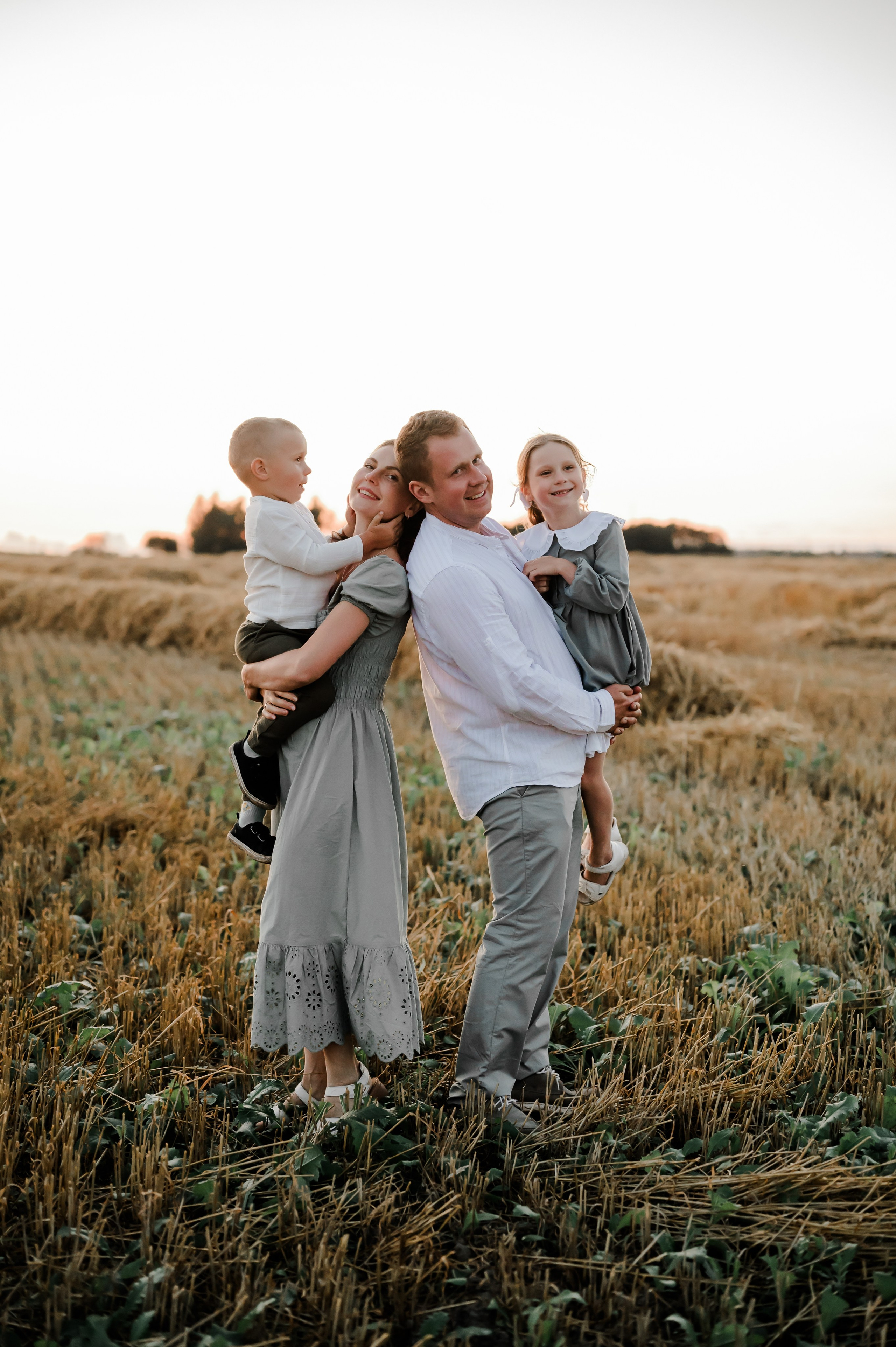Кукуруза+сено, семейная фотосессия. Свадебный и семейный фотограф Евгения Кононова