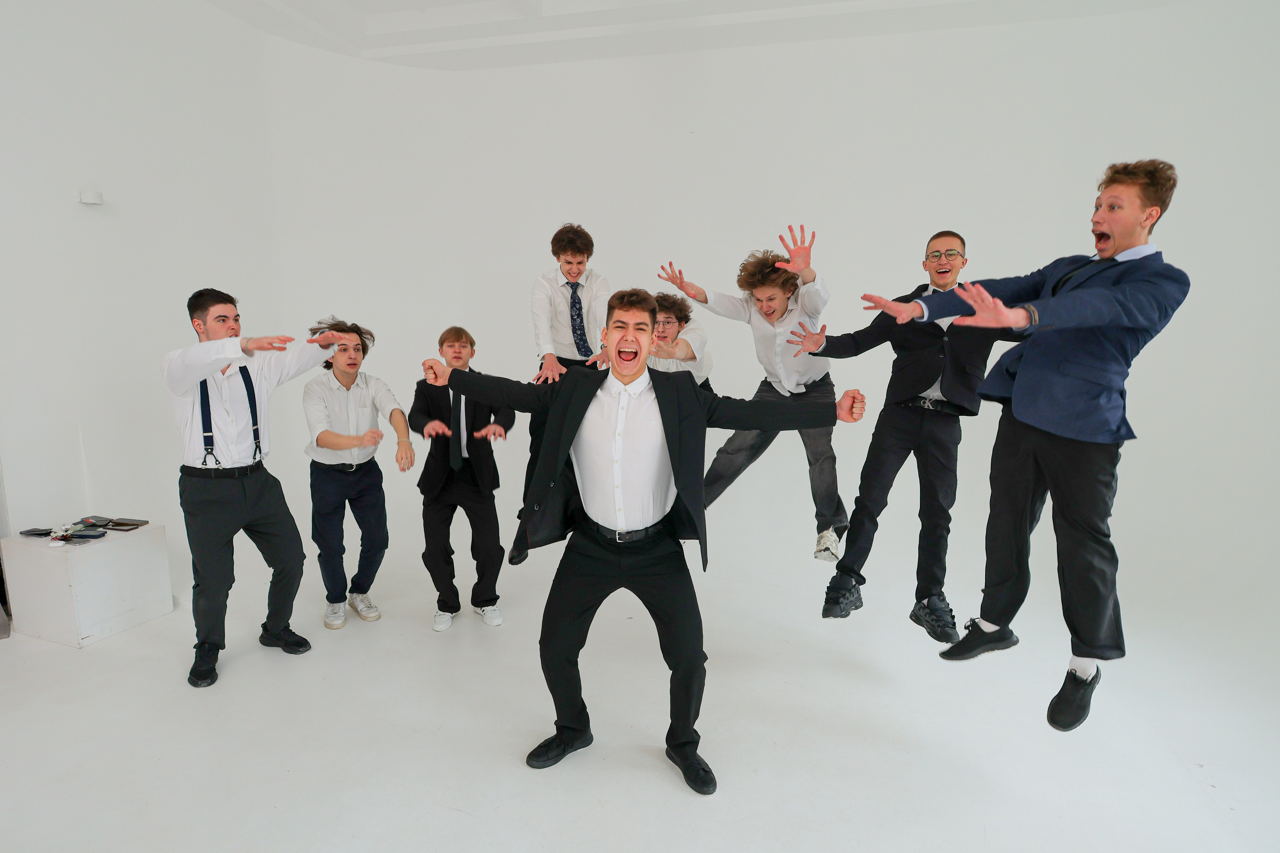 Циклорама 11 класс. Семейный фотограф Тюмень, фотограф на роды Салмина Мария