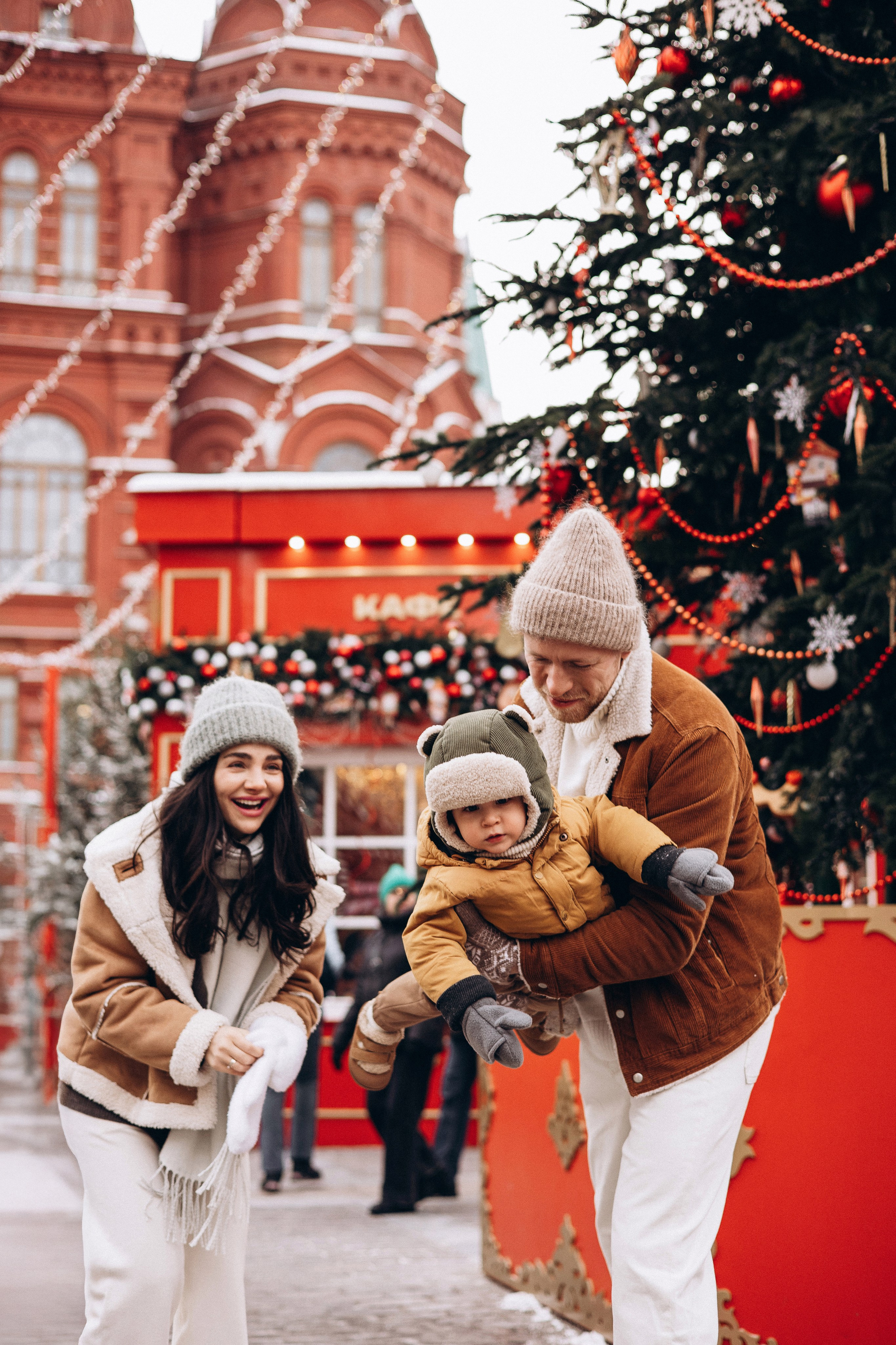Марьям, Михаил и Лев на Рождественской ярмарке. Семейный фотограф в Москве Марина Петра